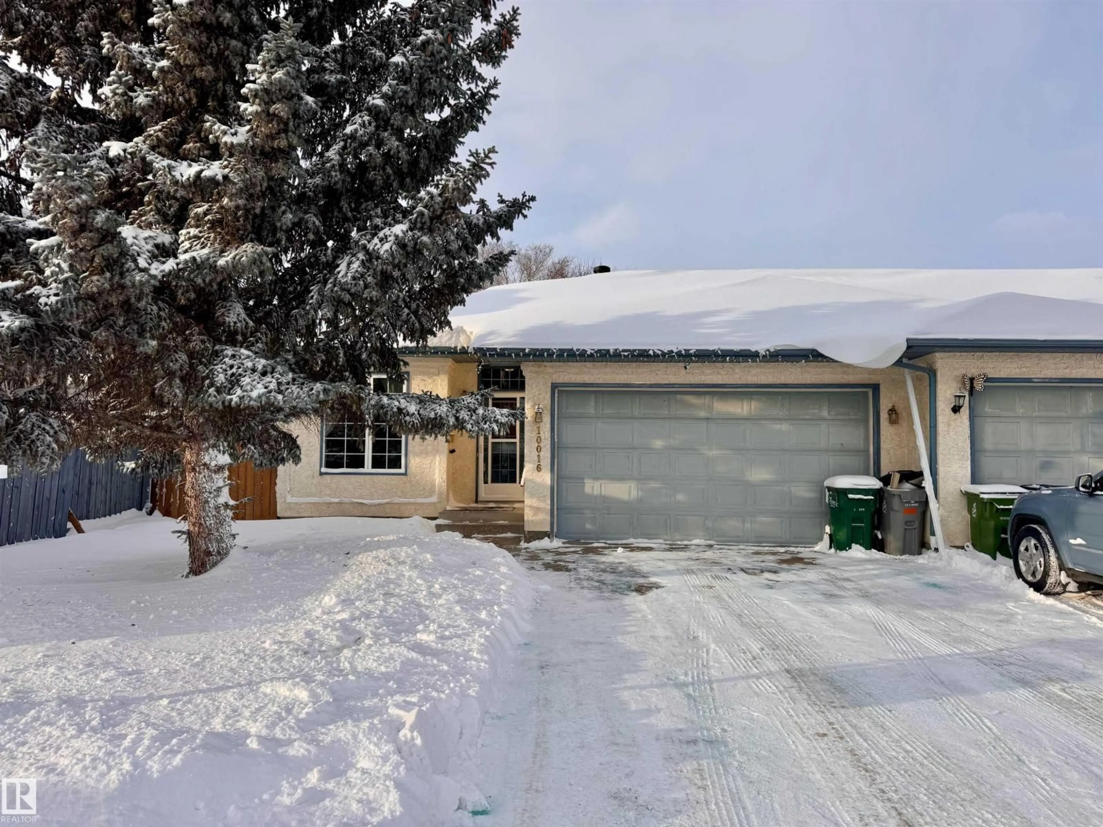A pic from outside/outdoor area/front of a property/back of a property/a pic from drone, street for 10016 106 ST, Morinville Alberta T8A1A3