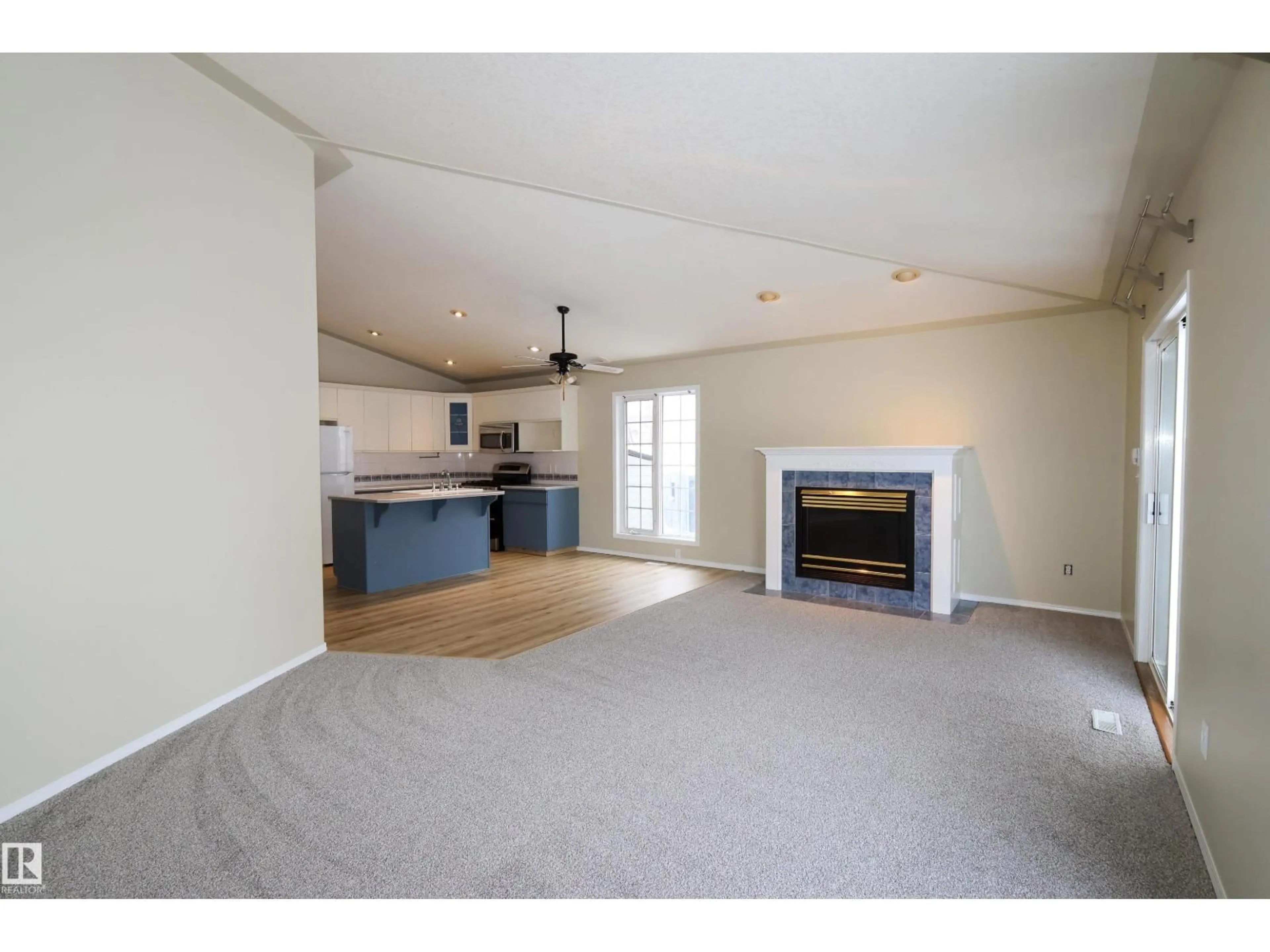 Unknown for 10016 106 ST, Morinville Alberta T8A1A3