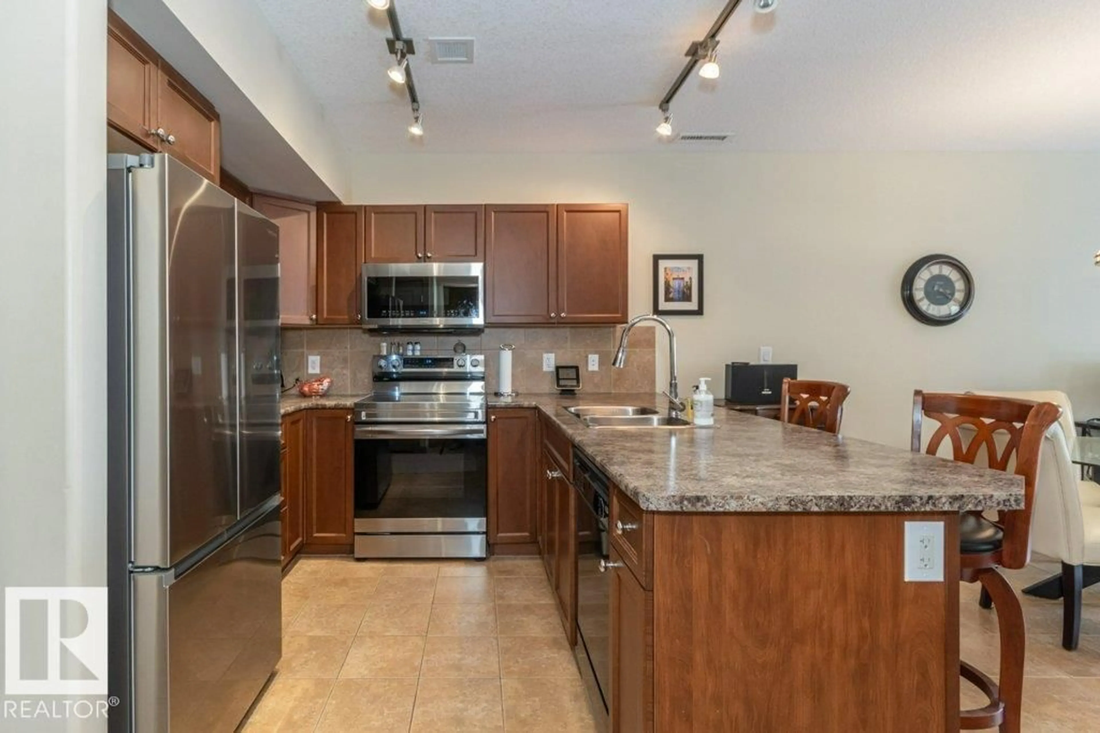 Standard kitchen, ceramic/tile floor for 209 - 500 PALISADES WY, Sherwood Park Alberta T8H0H7