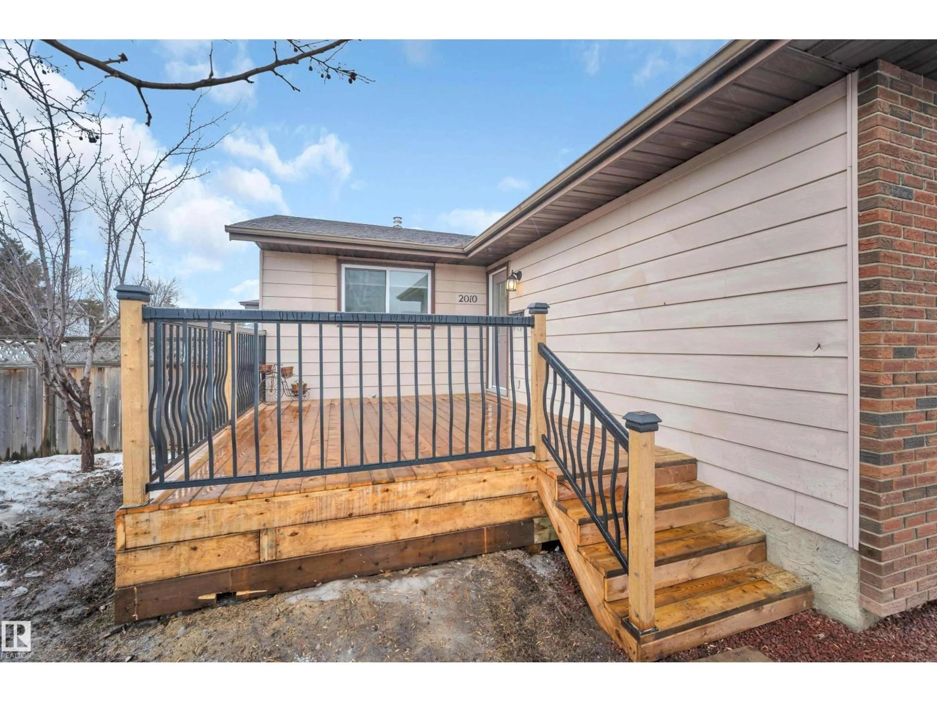 Patio, street for NW - 2010 46 ST, Edmonton Alberta T6L2T5