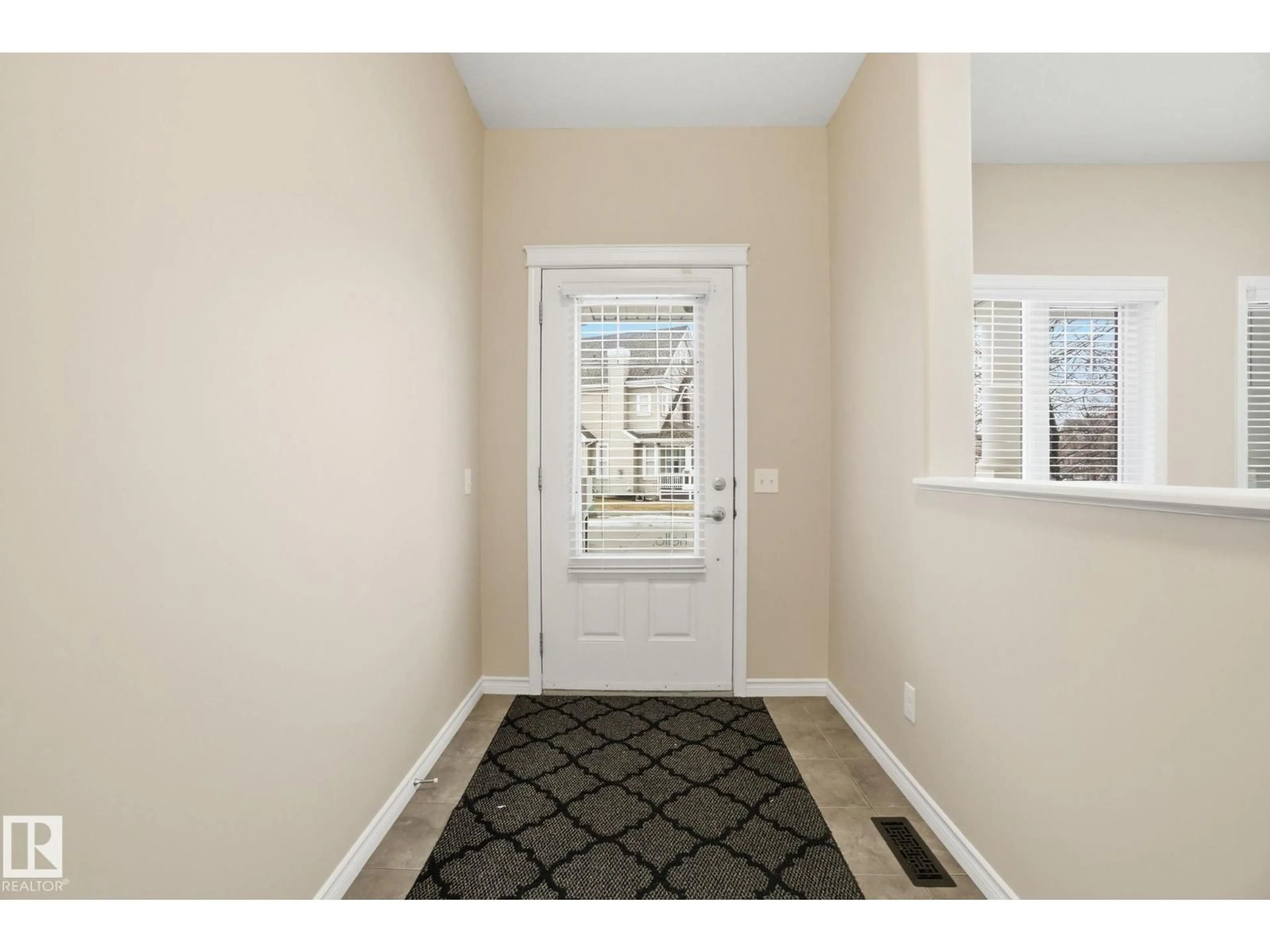 Indoor entryway for SW - 2011 72 ST, Edmonton Alberta T6X0L5