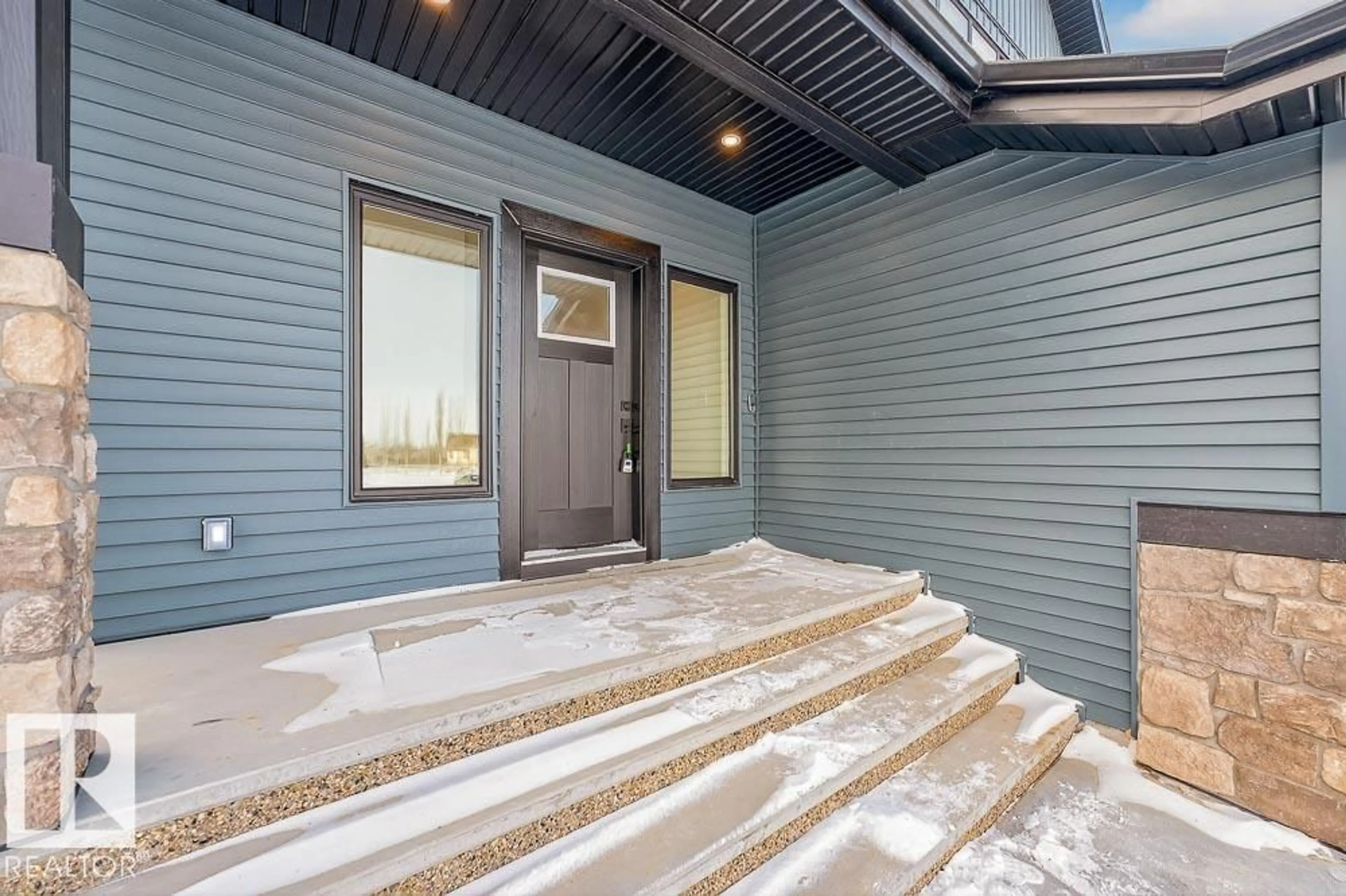 Indoor entryway for 132 HERON POINT CL, Rural Wetaskiwin County Alberta T0C2V0