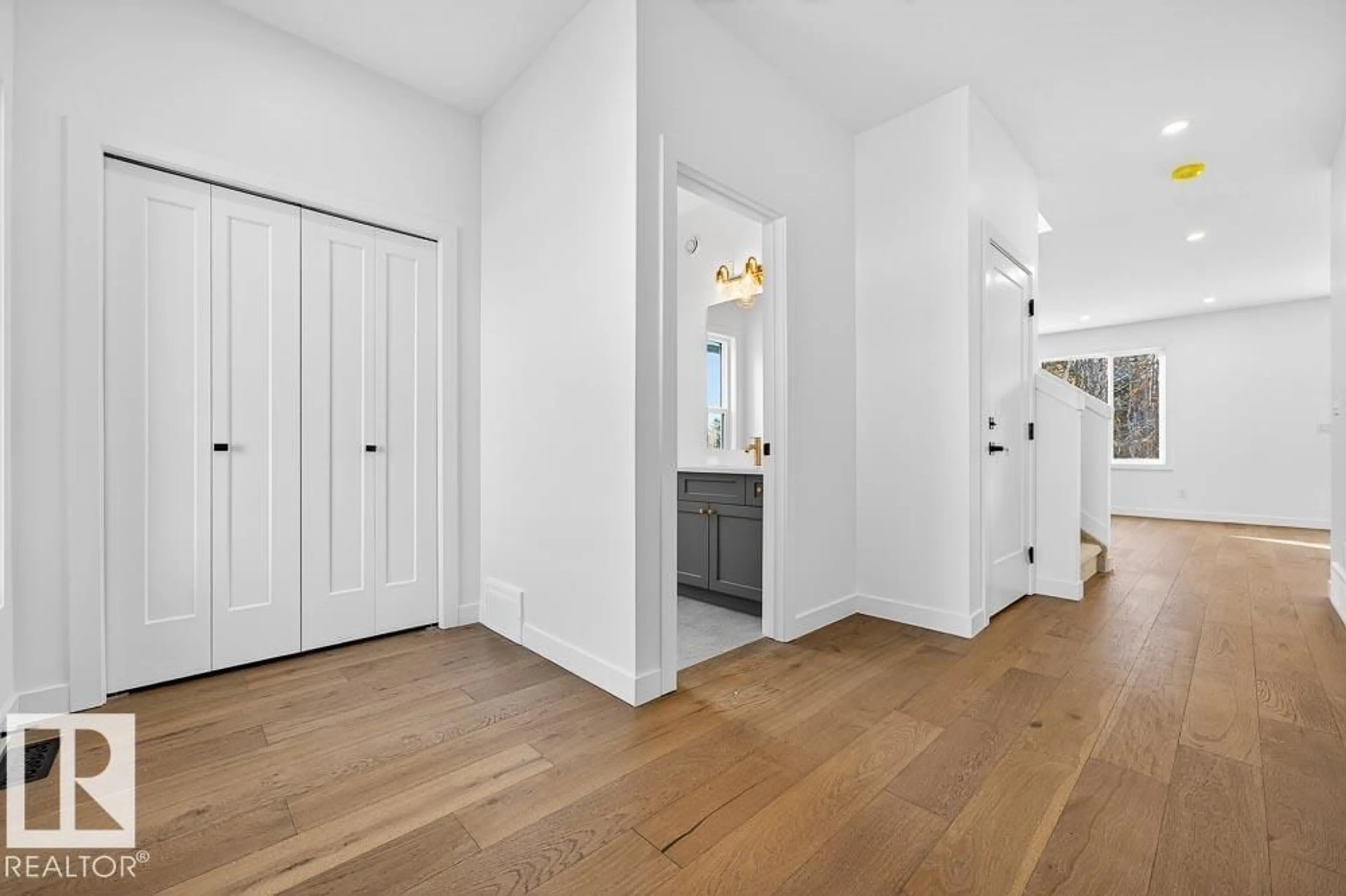 Indoor entryway for 132 HERON POINT CL, Rural Wetaskiwin County Alberta T0C2V0