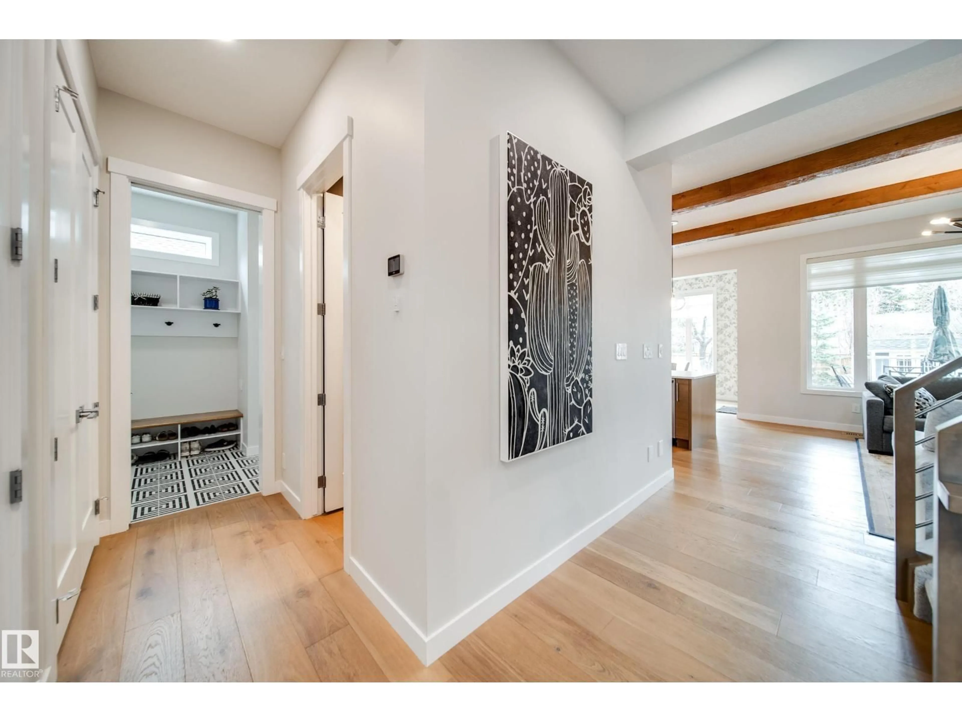 Indoor entryway for 5512 109A ST NW, Edmonton Alberta T6H3C2