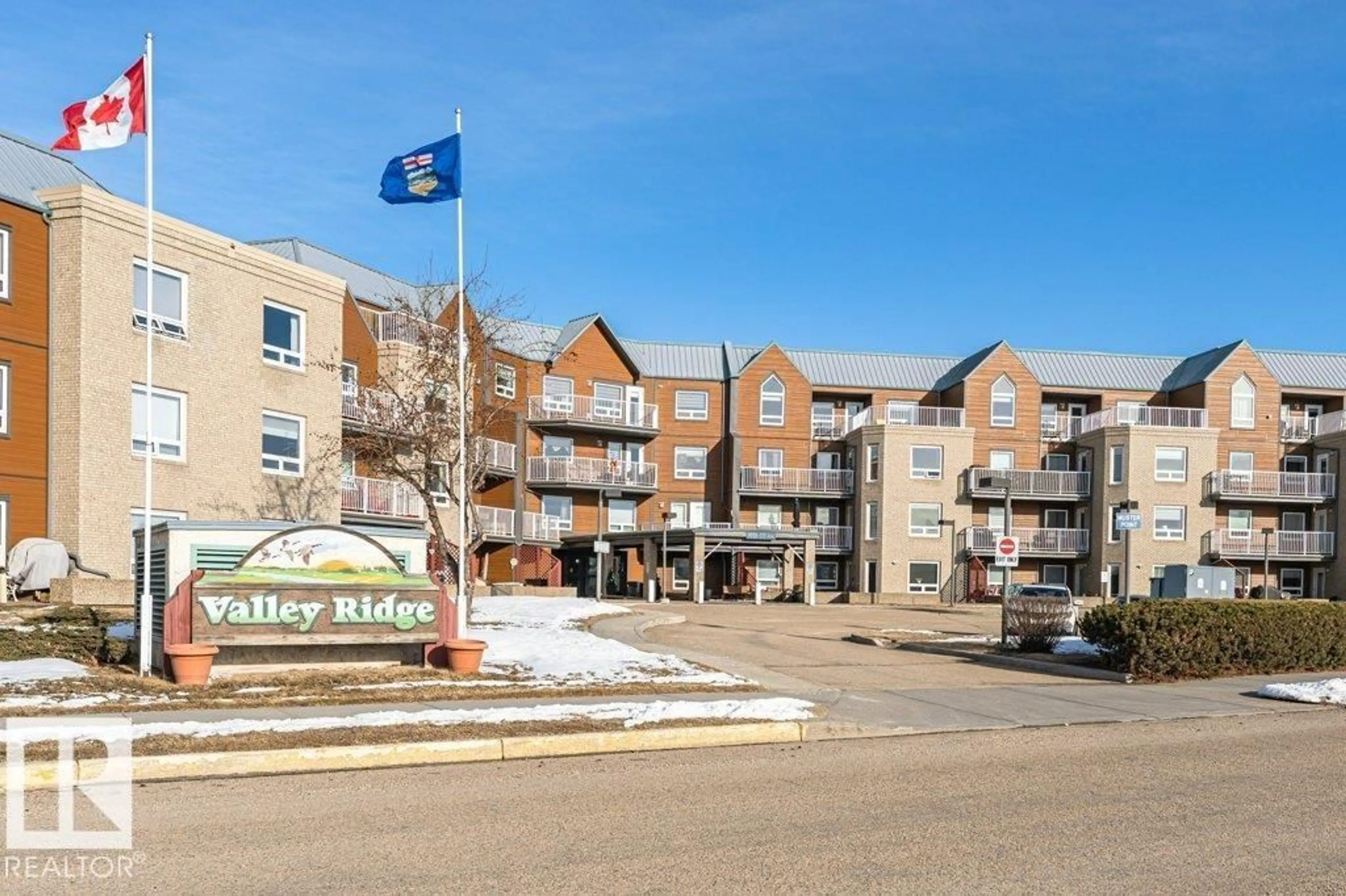 Patio, unknown for 301 - 9926 100 AV, Fort Saskatchewan Alberta T8L4E3