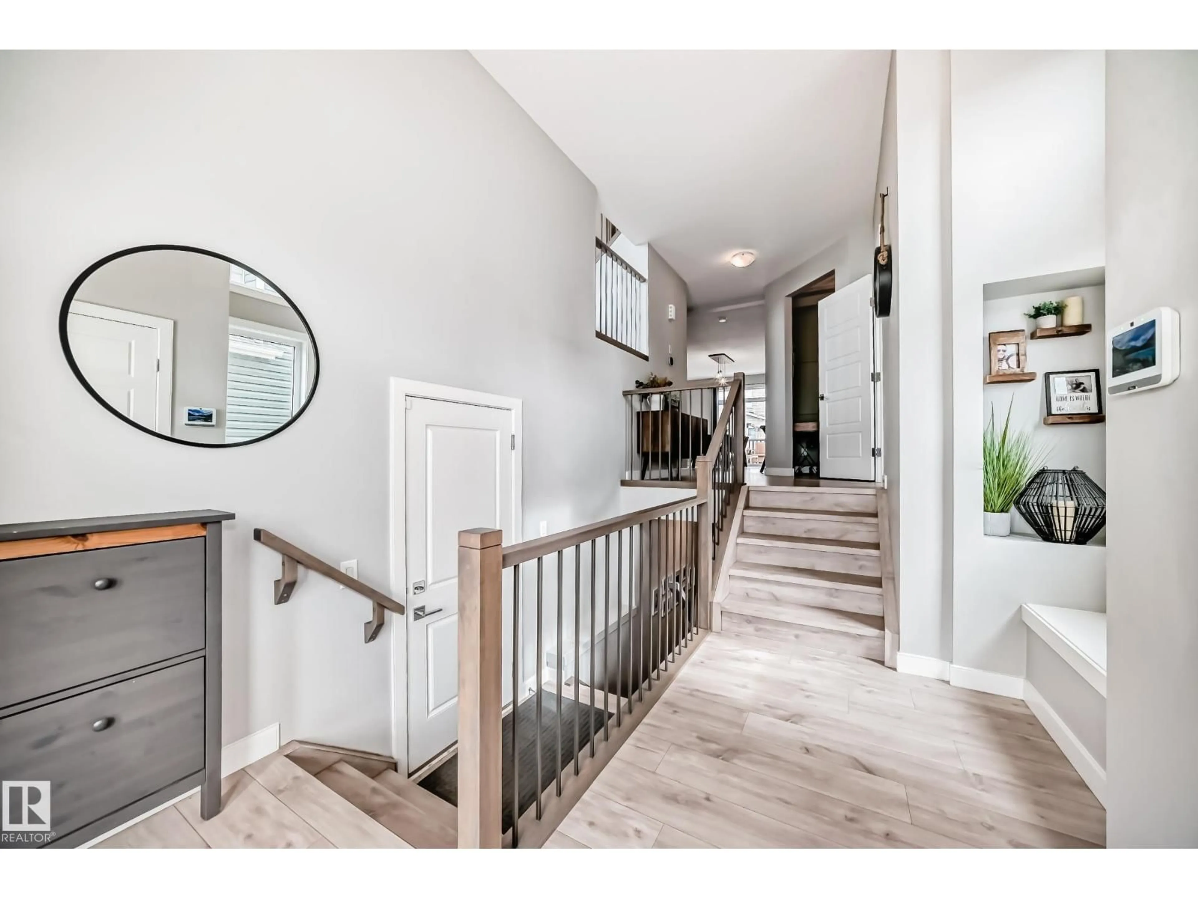 Indoor entryway for 2011 201 ST, Edmonton Alberta T6M0X7