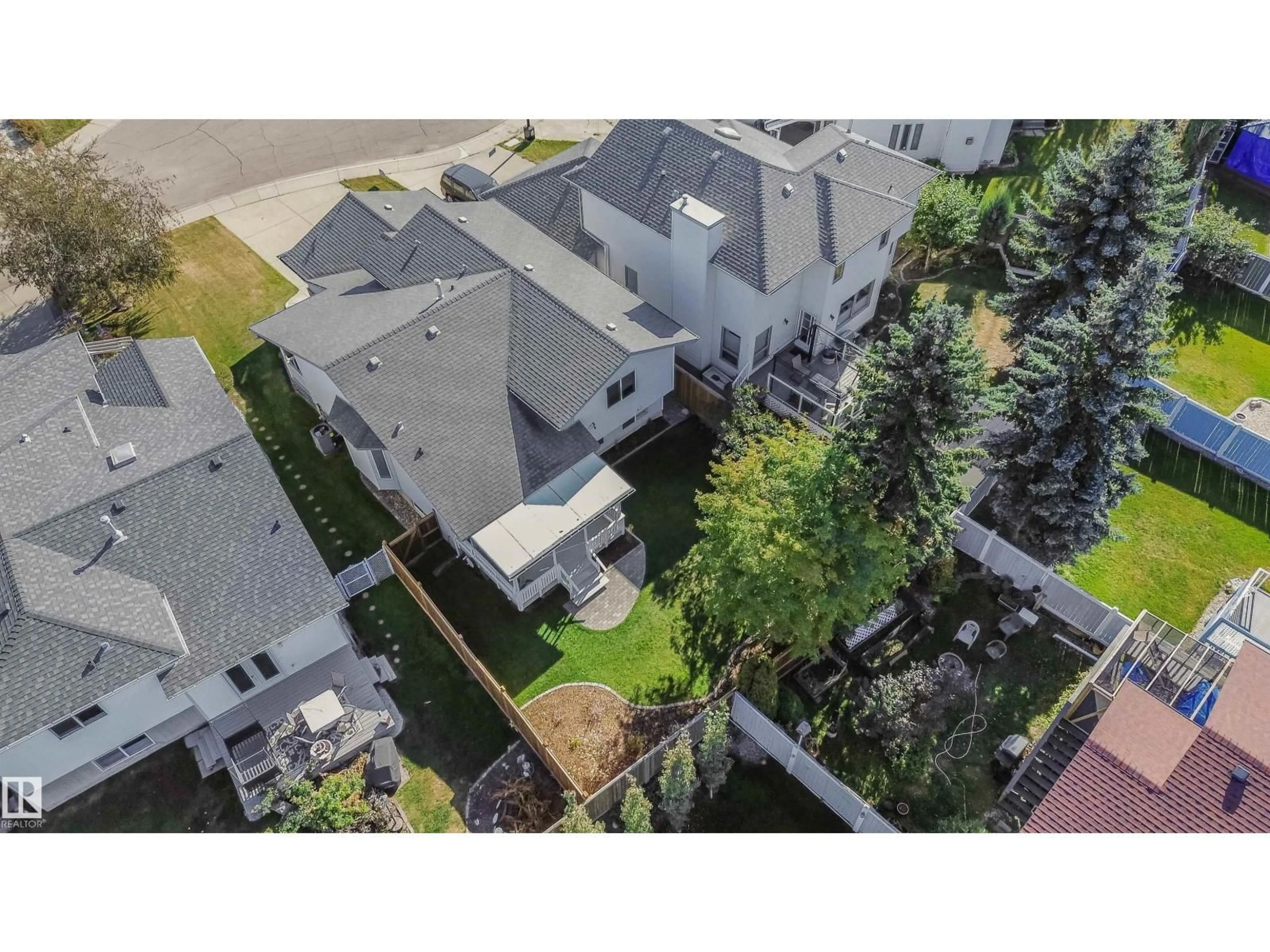 A pic from outside/outdoor area/front of a property/back of a property/a pic from drone, unknown for NW - 820 115A ST, Edmonton Alberta T6J6T9