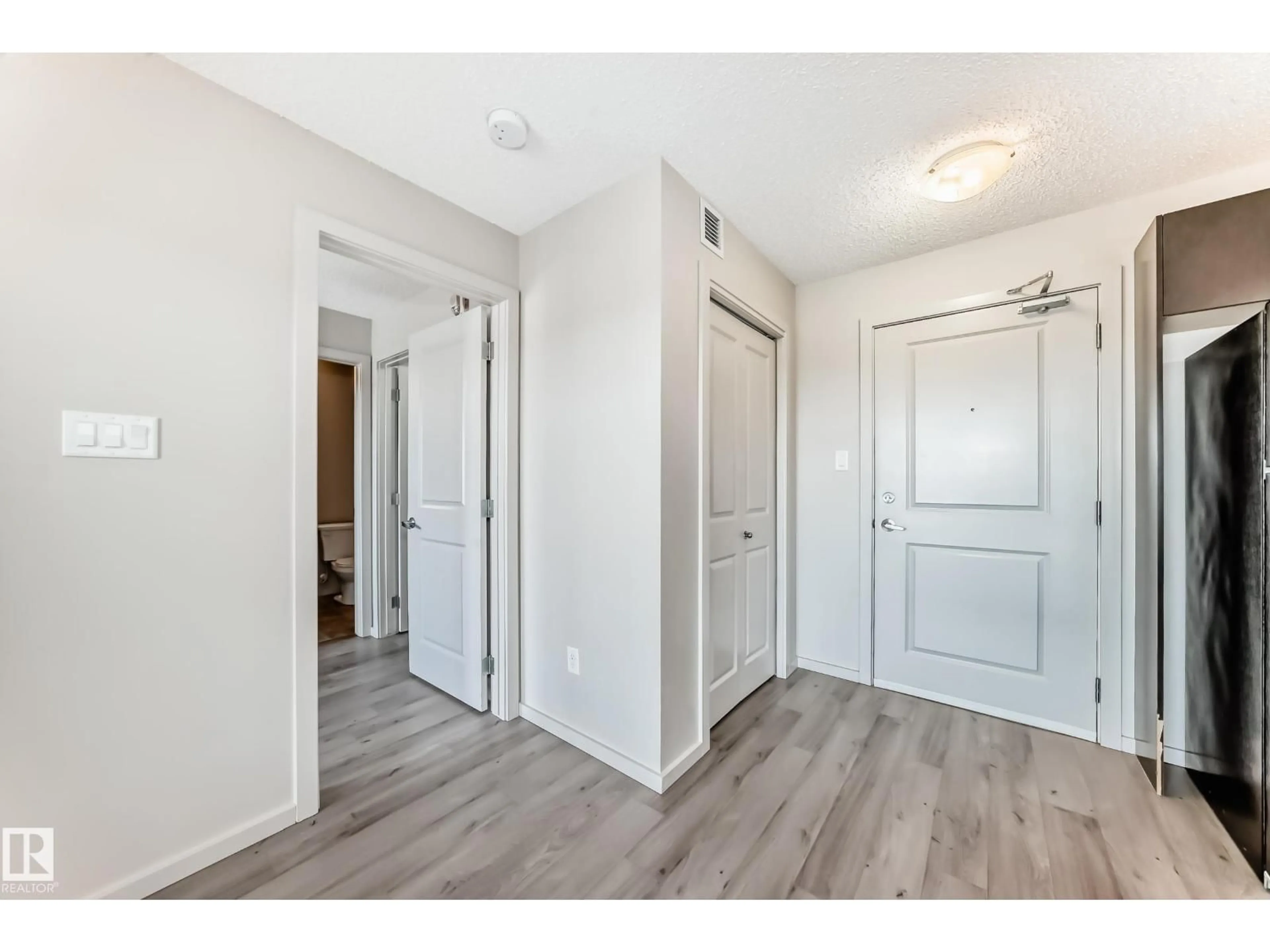 Indoor entryway for 332 - 344 WINDERMERE RD, Edmonton Alberta T6W2P2
