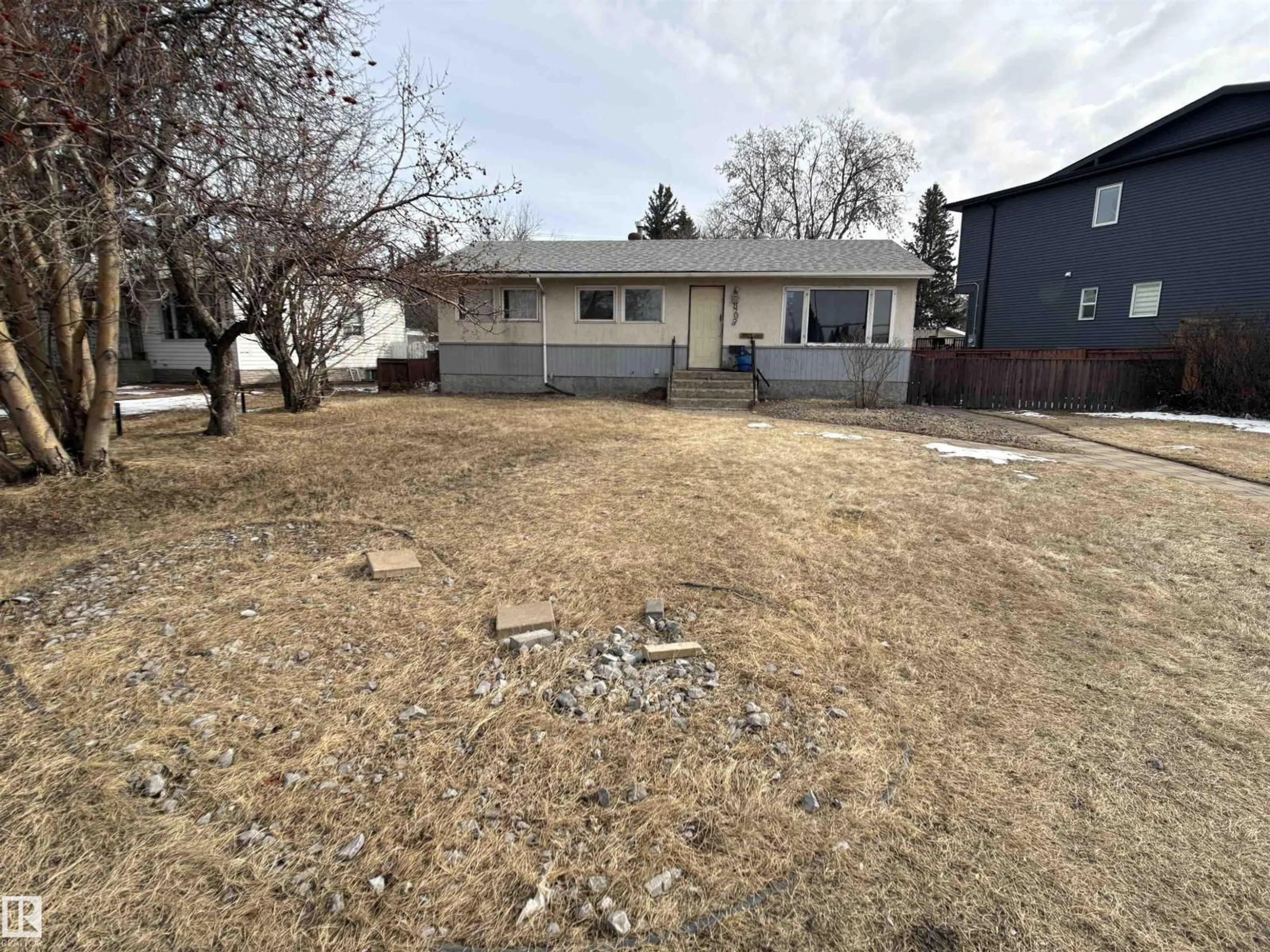 A pic from outside/outdoor area/front of a property/back of a property/a pic from drone, street for 8703 149 ST, Edmonton Alberta T5R1B5