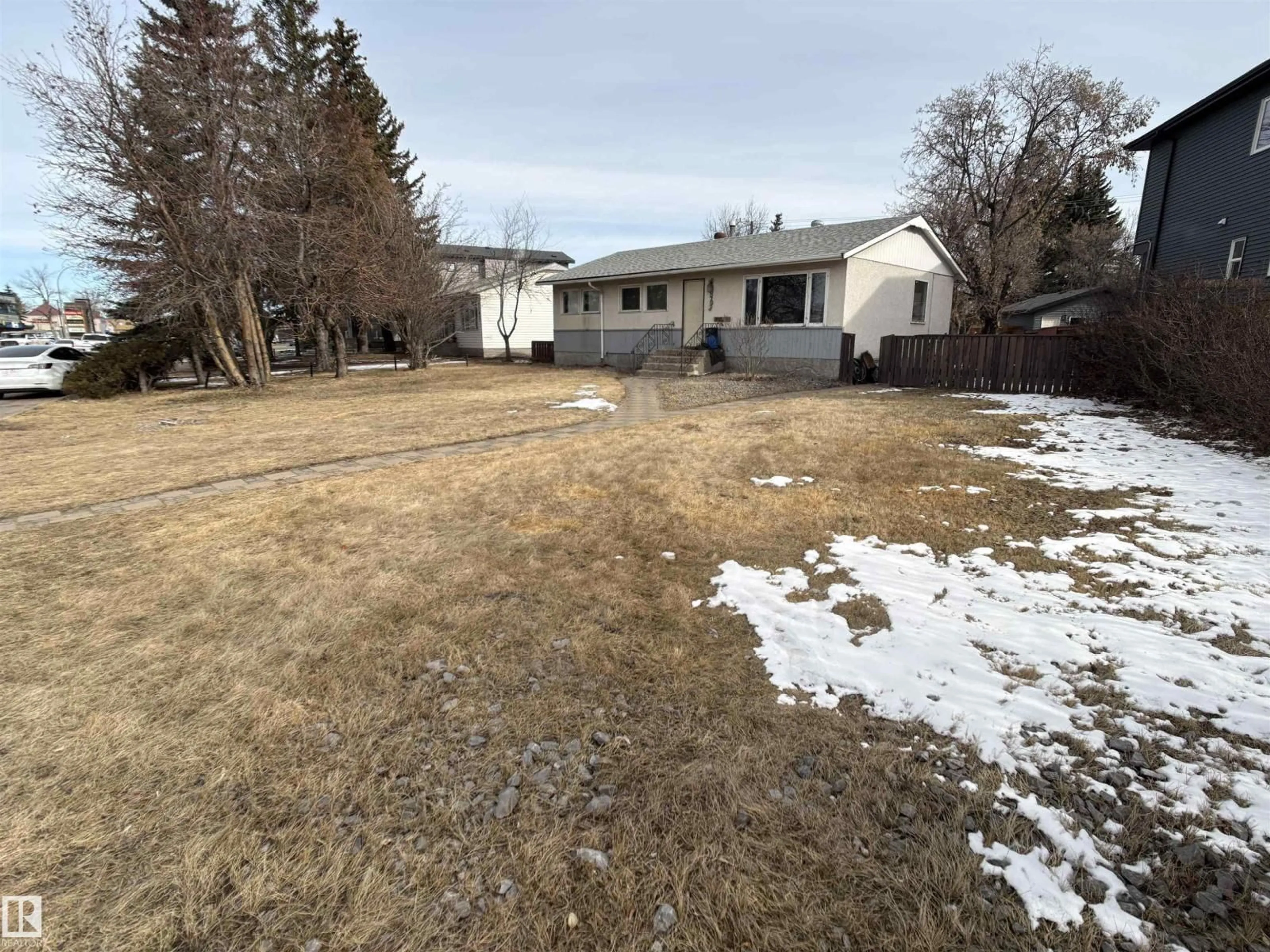 A pic from outside/outdoor area/front of a property/back of a property/a pic from drone, street for 8703 149 ST, Edmonton Alberta T5R1B5