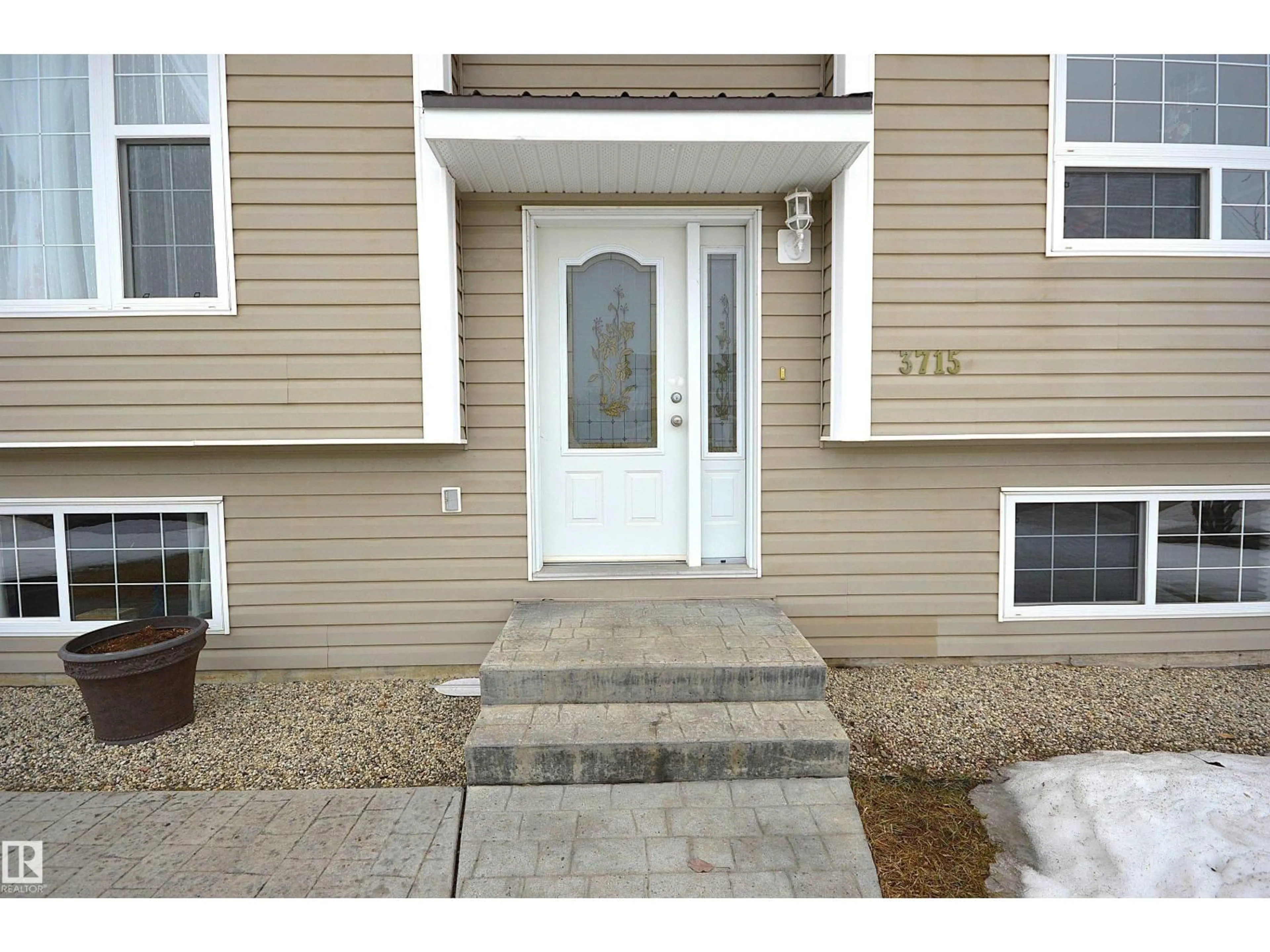 Indoor entryway for 3715 42 AV, Bonnyville Town Alberta T9N2J8