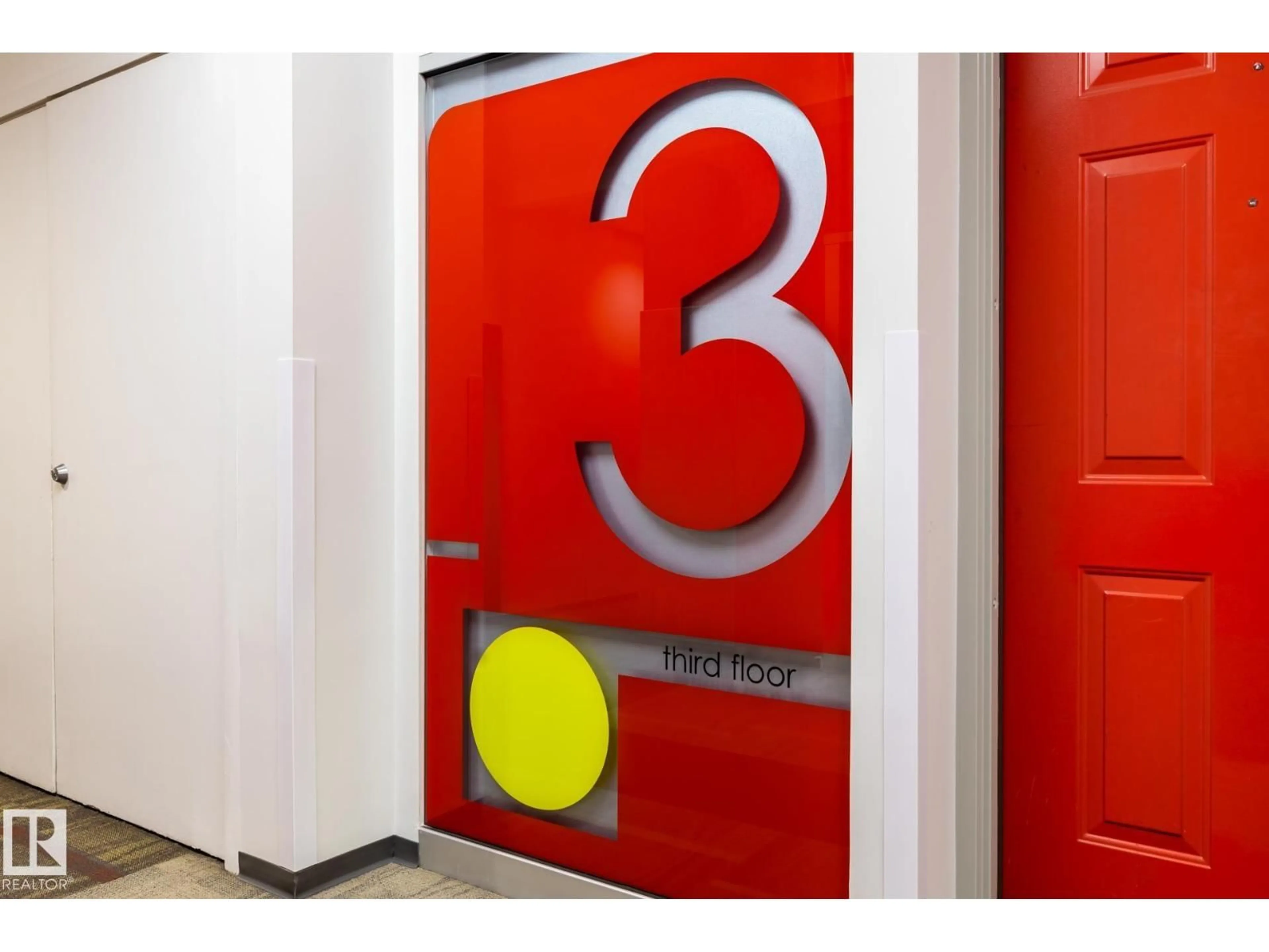 Indoor foyer for #305 - 10024 JASPER AV, Edmonton Alberta T5J1R9