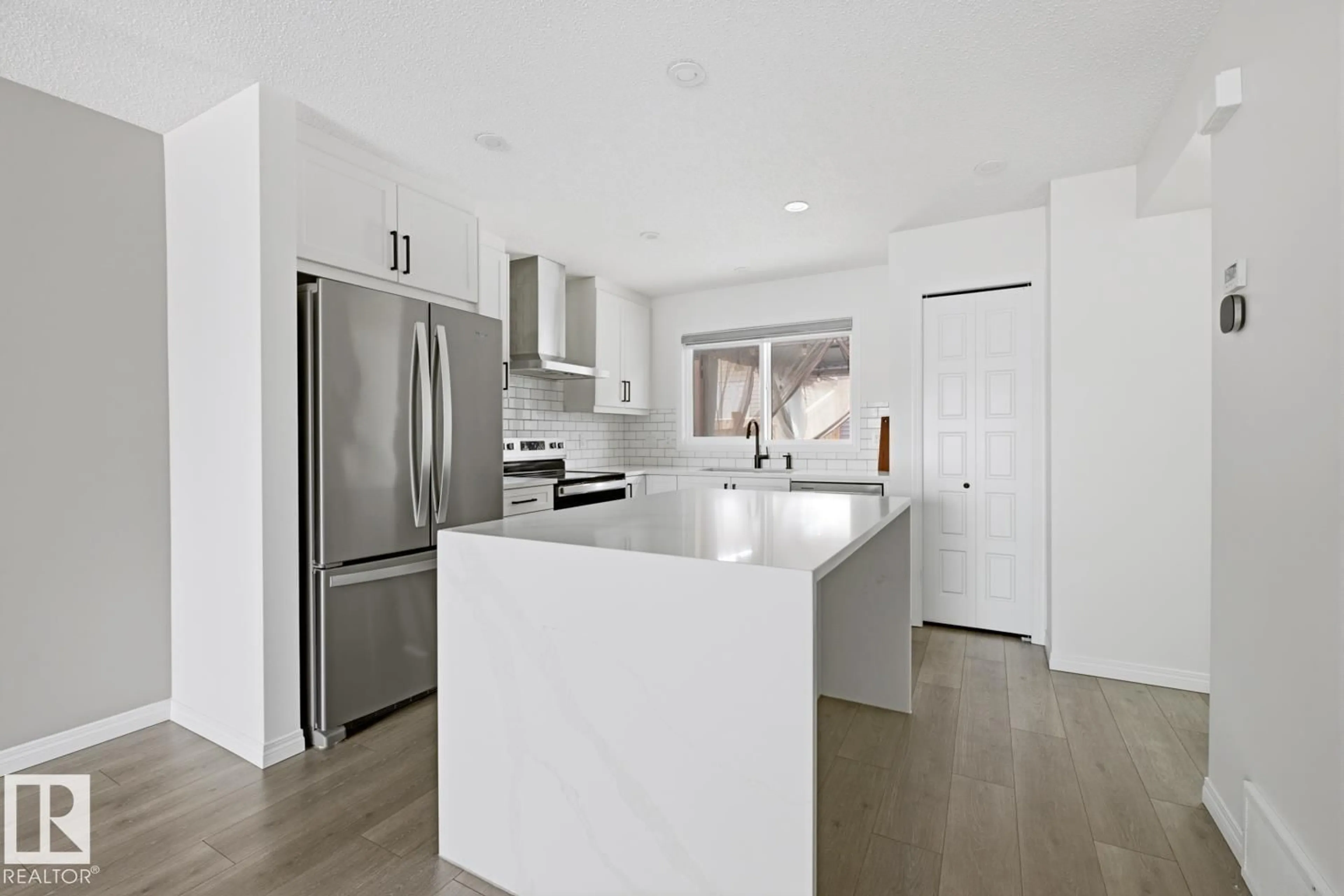 Open concept kitchen, unknown for SW - 5031 KINNEY LINK LI, Edmonton Alberta T6W5G5