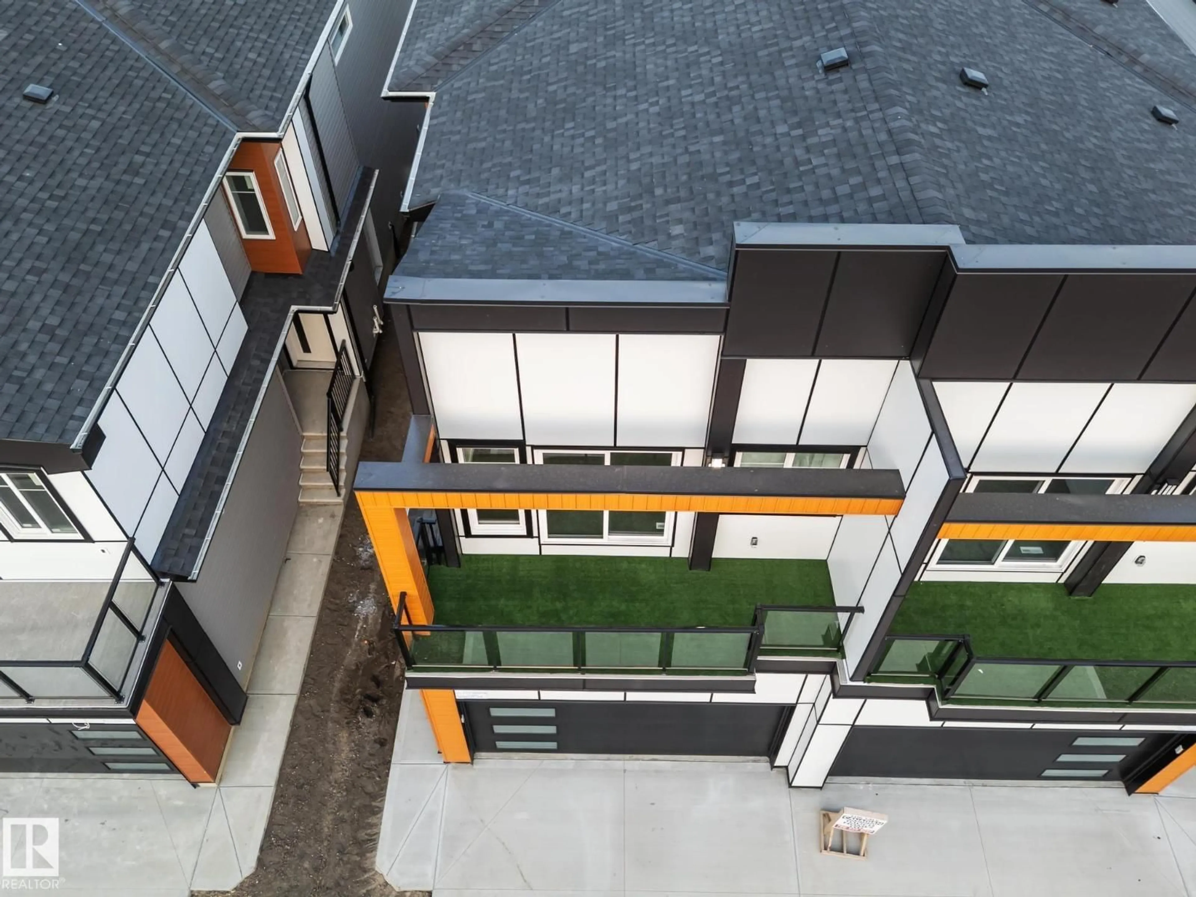 A pic from outside/outdoor area/front of a property/back of a property/a pic from drone, unknown for NW - 15417 20 ST, Edmonton Alberta T5Y4H8