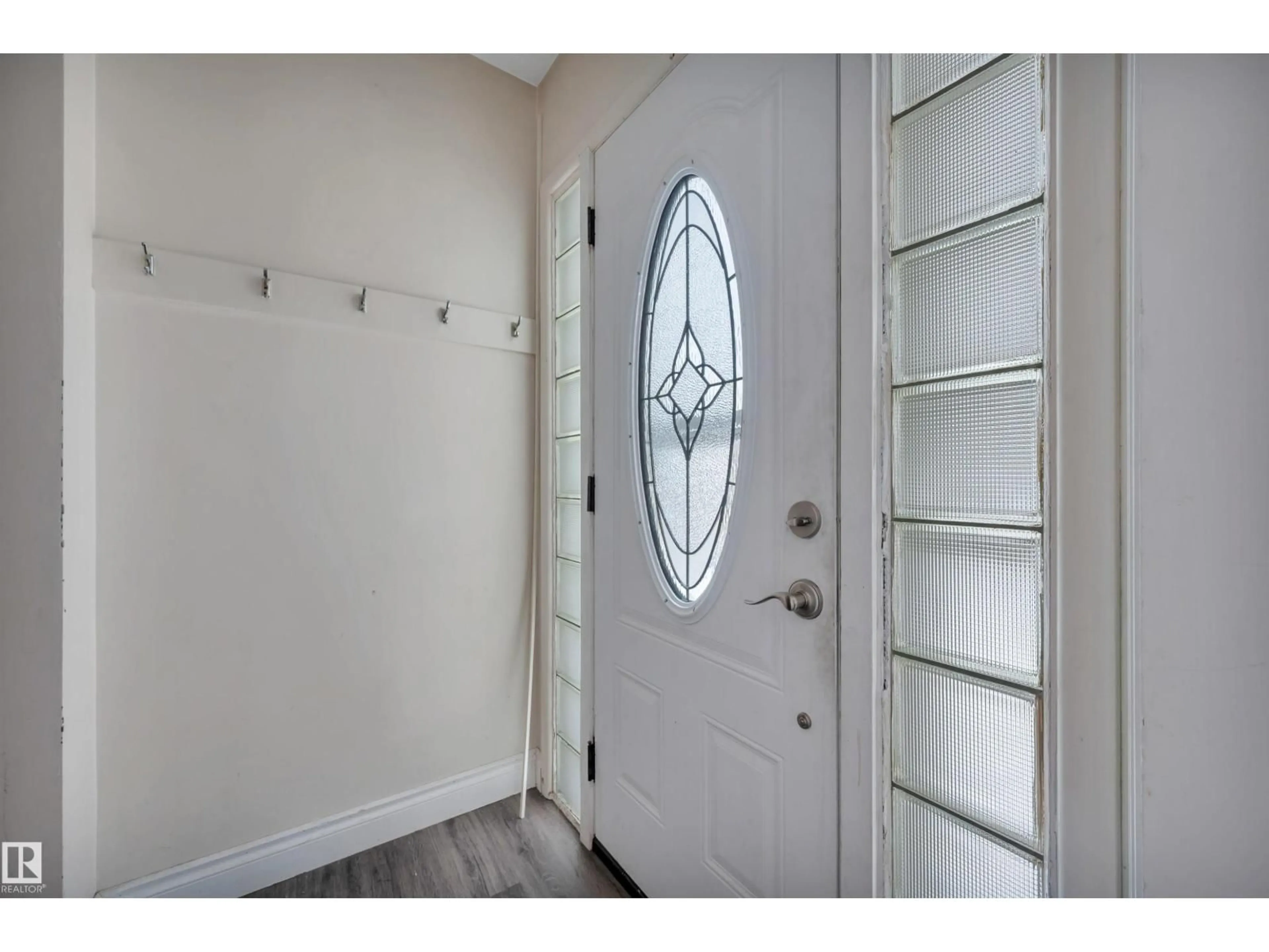 Indoor entryway for 12436 75 ST, Edmonton Alberta T5B2C2
