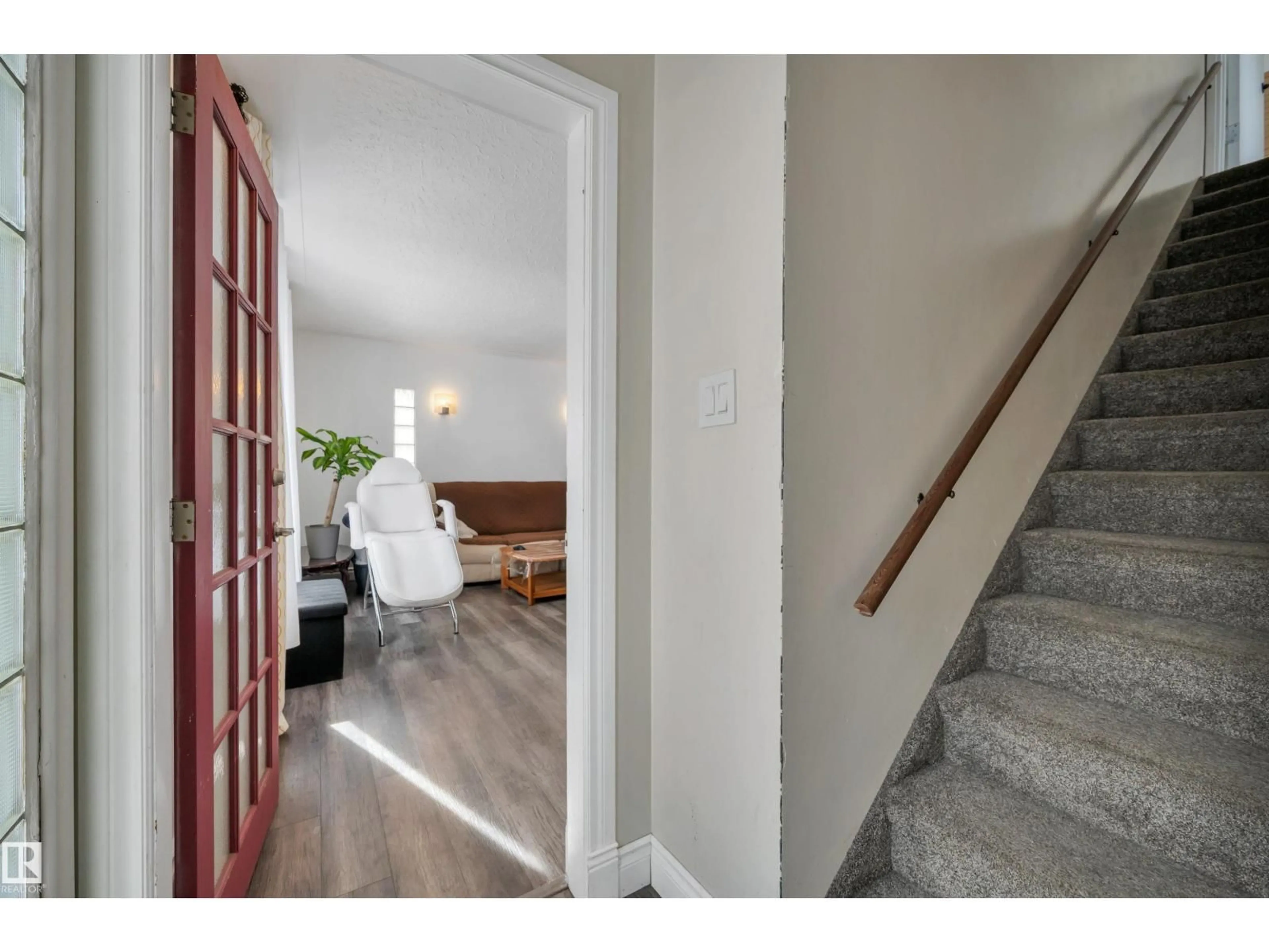 Indoor entryway for 12436 75 ST, Edmonton Alberta T5B2C2