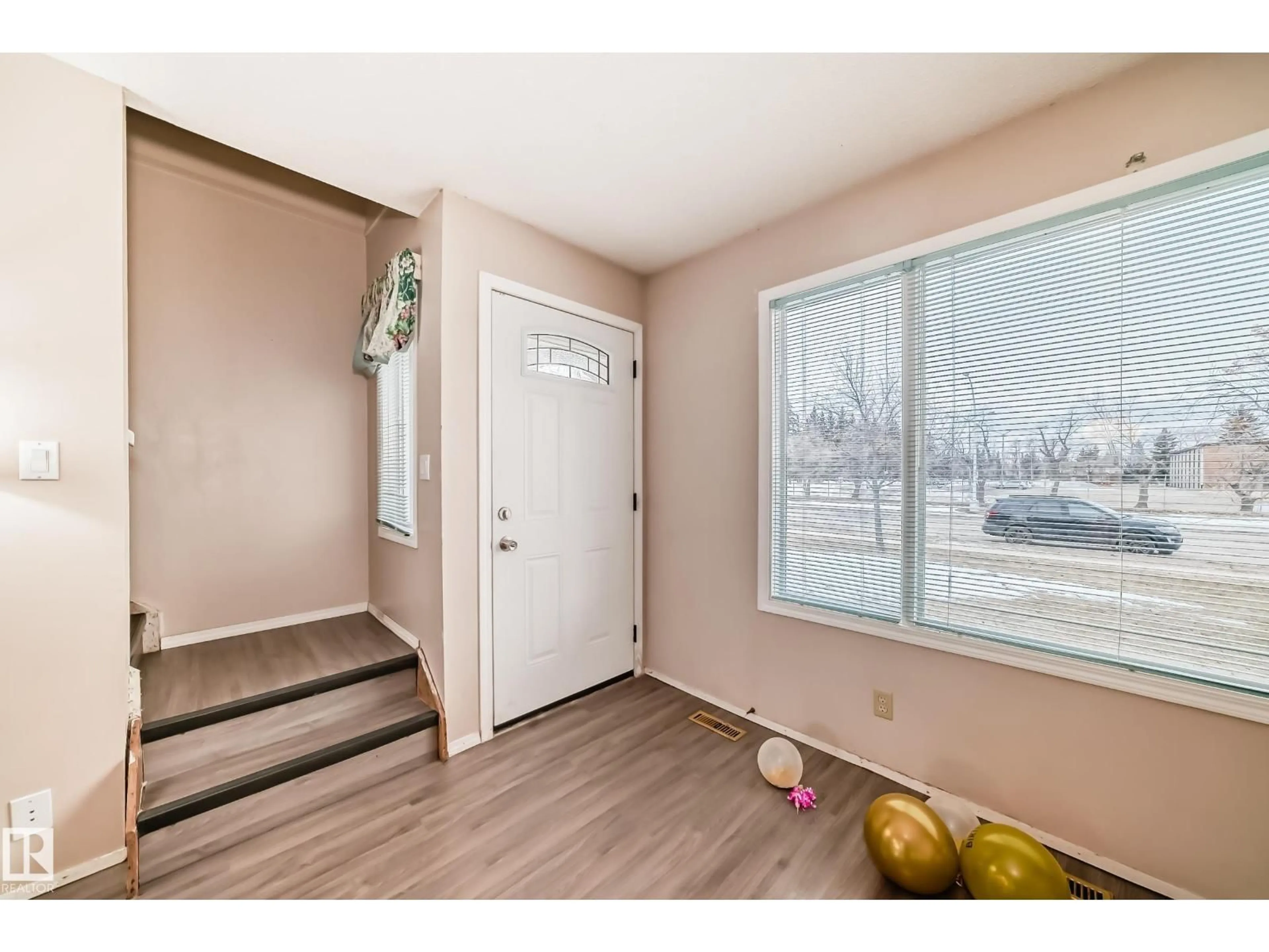Indoor entryway for 11393 22 AV, Edmonton Alberta T6J4V8
