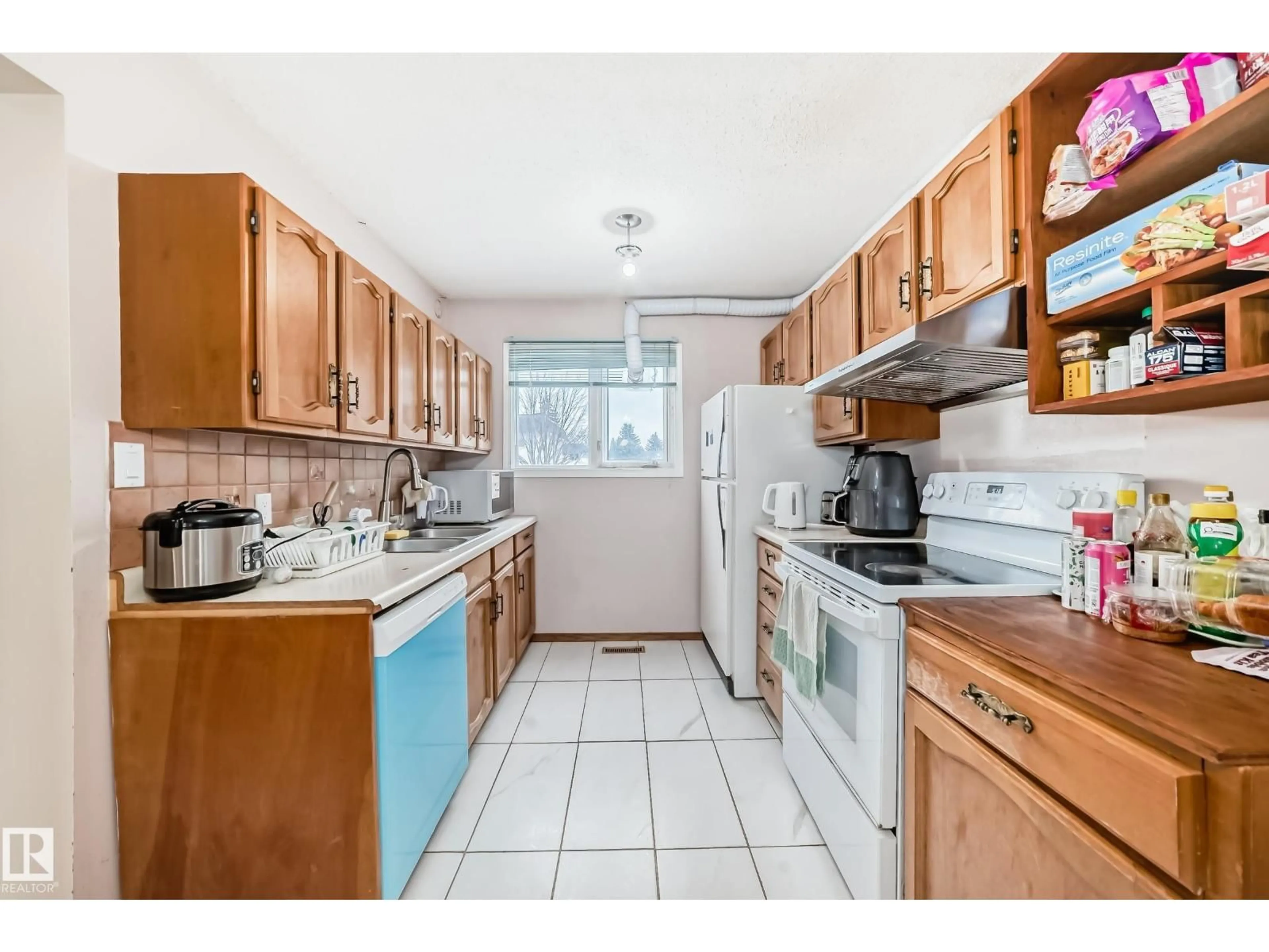 Standard kitchen, unknown for 11393 22 AV, Edmonton Alberta T6J4V8