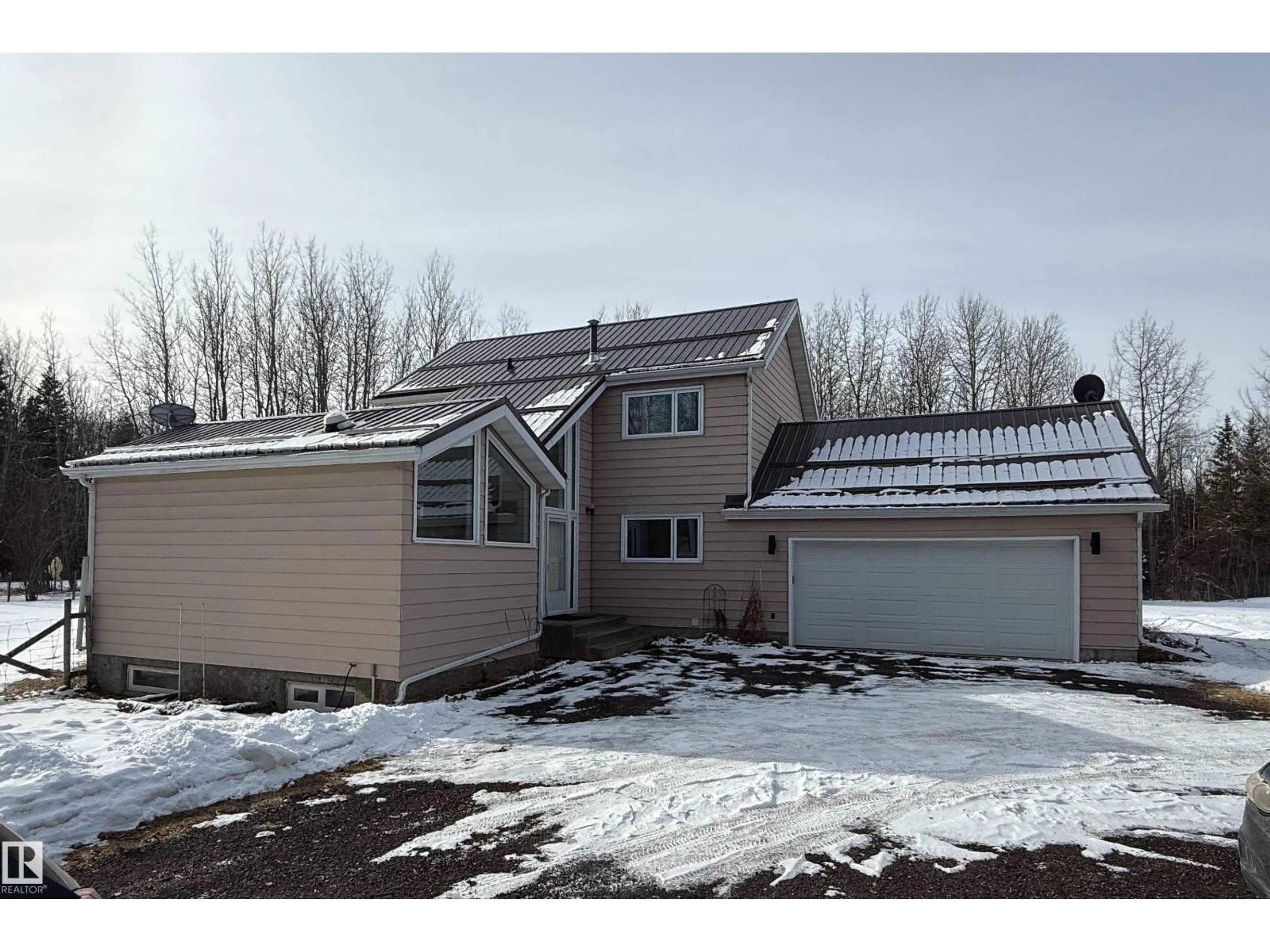 Home with vinyl exterior material, unknown for 53510 - 175 HWY 43, Rural Lac Ste. Anne County Alberta T0E1V0