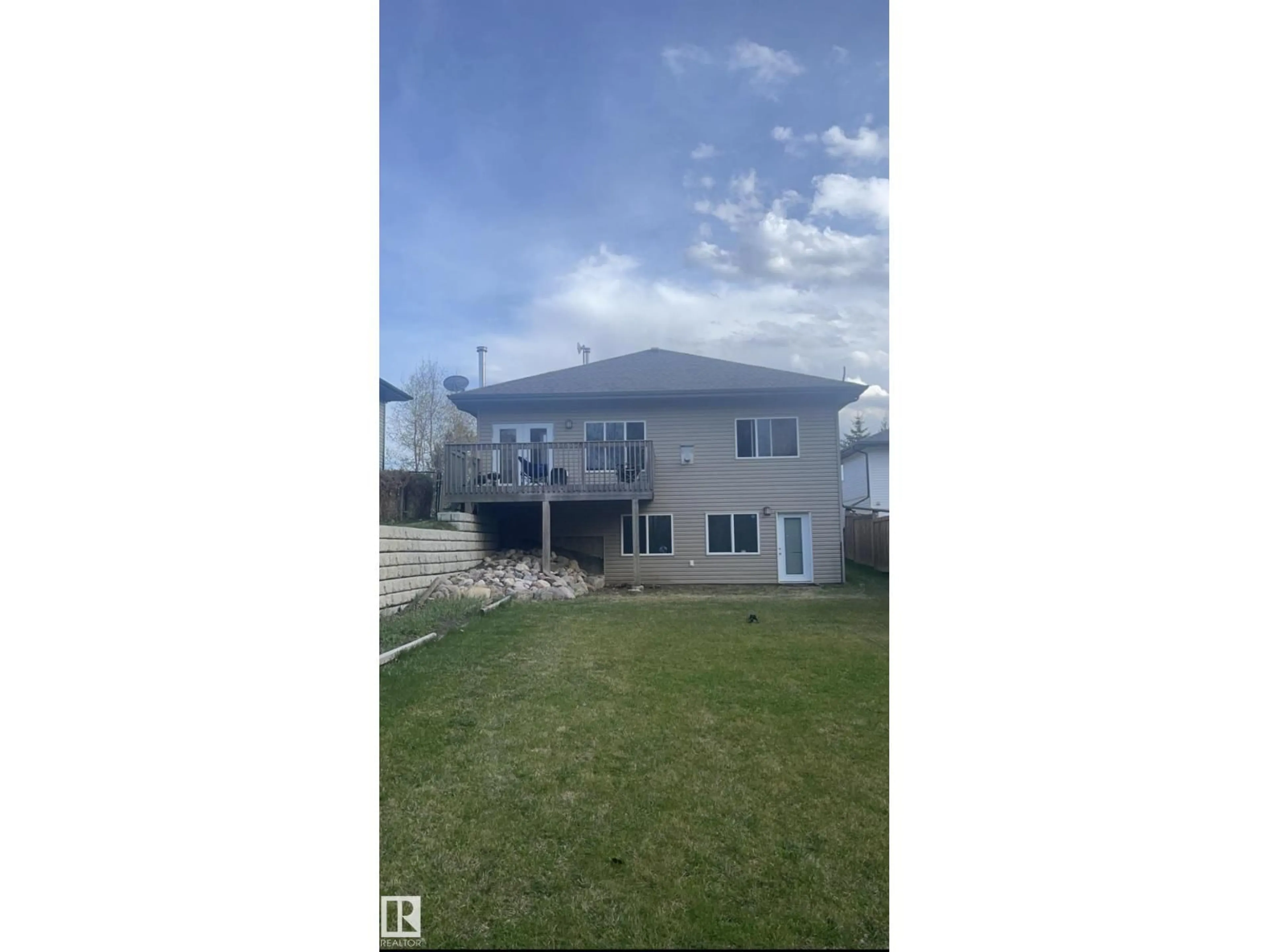 A pic from outside/outdoor area/front of a property/back of a property/a pic from drone, building for 314 MCMANN DR, Rural Parkland County Alberta T7Z2V1