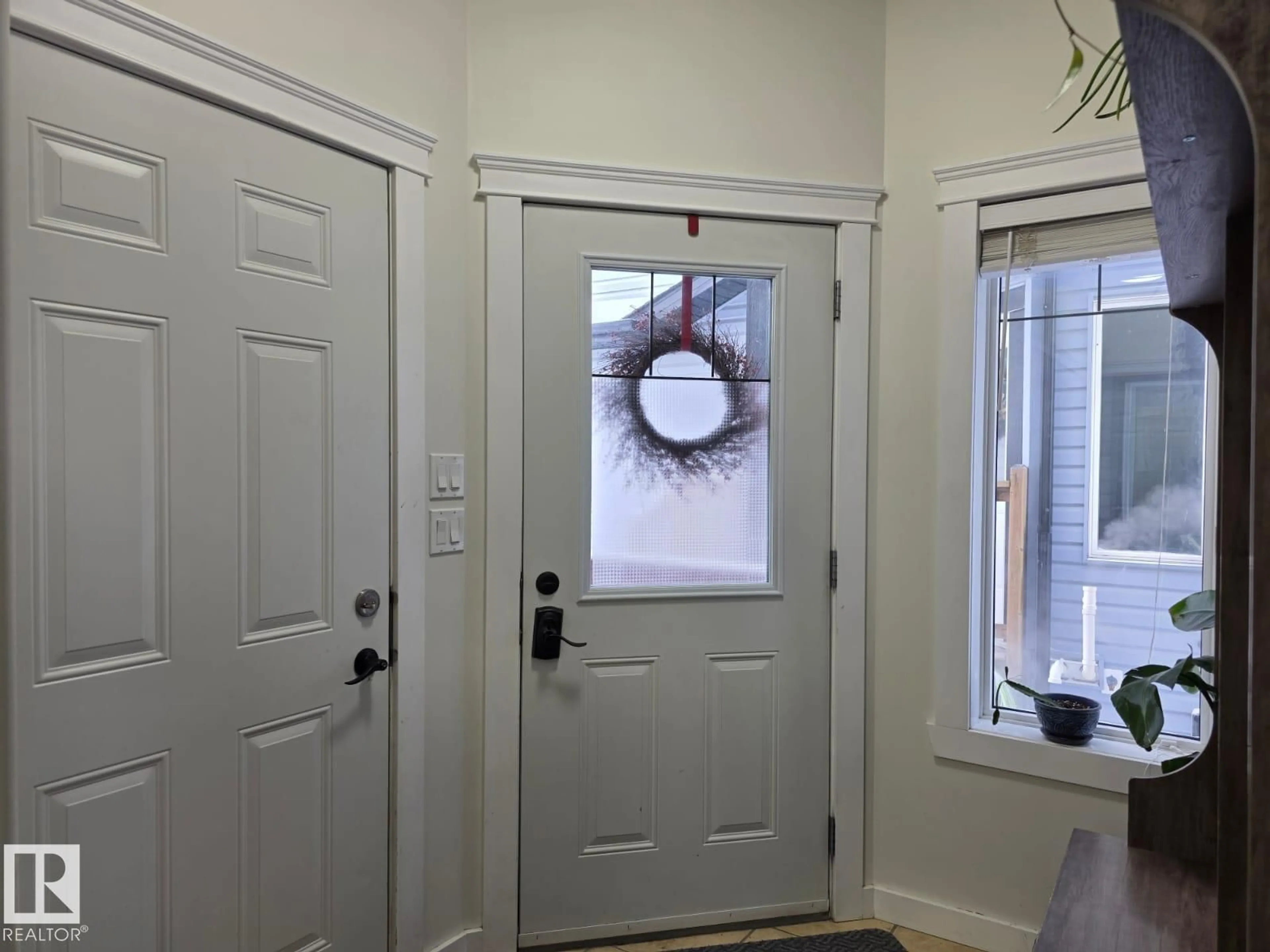 Indoor entryway for 4012 41B AV, Drayton Valley Alberta T7A1B5