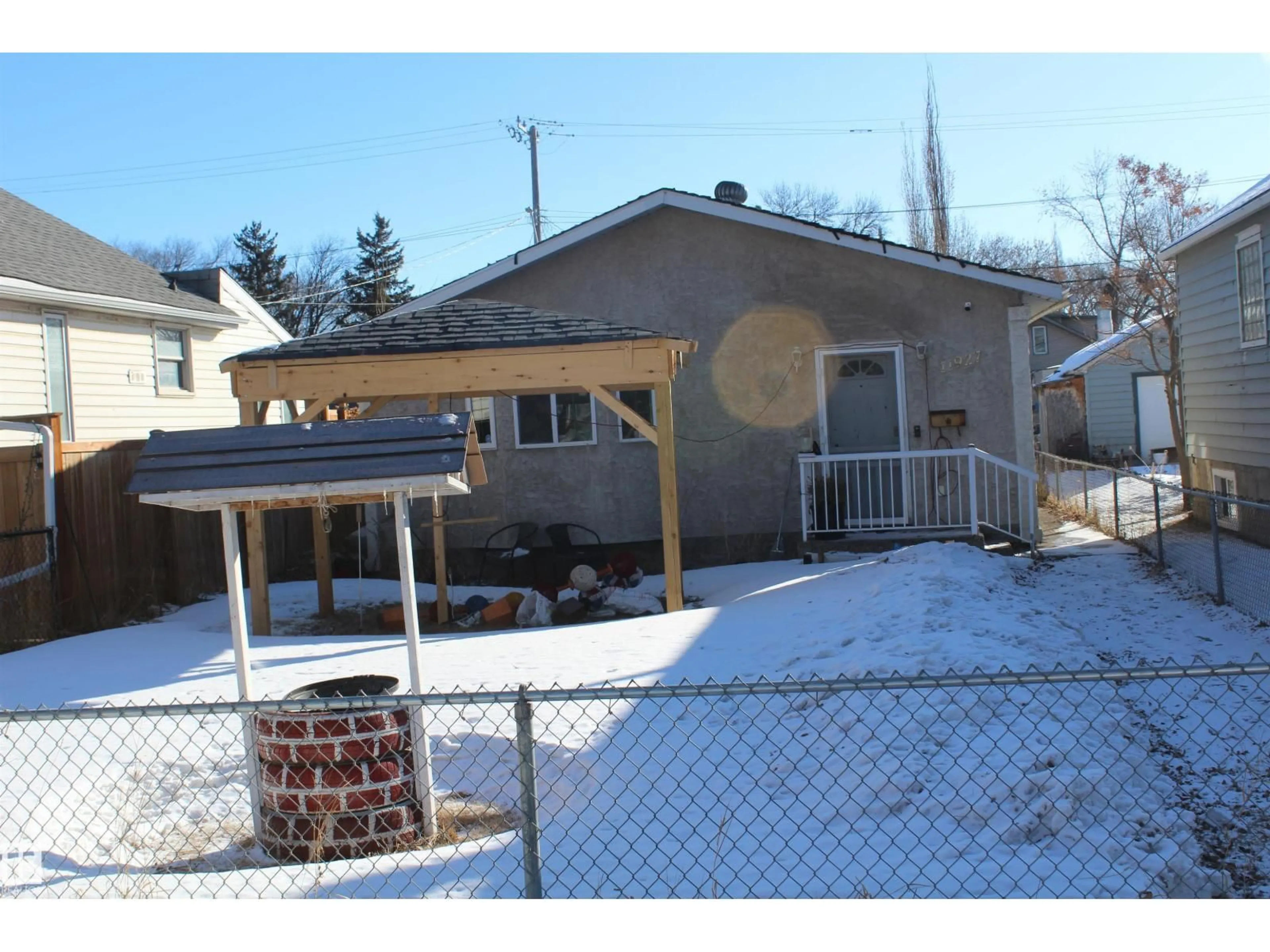 Unknown for 11927 96 ST, Edmonton Alberta T5J2R4