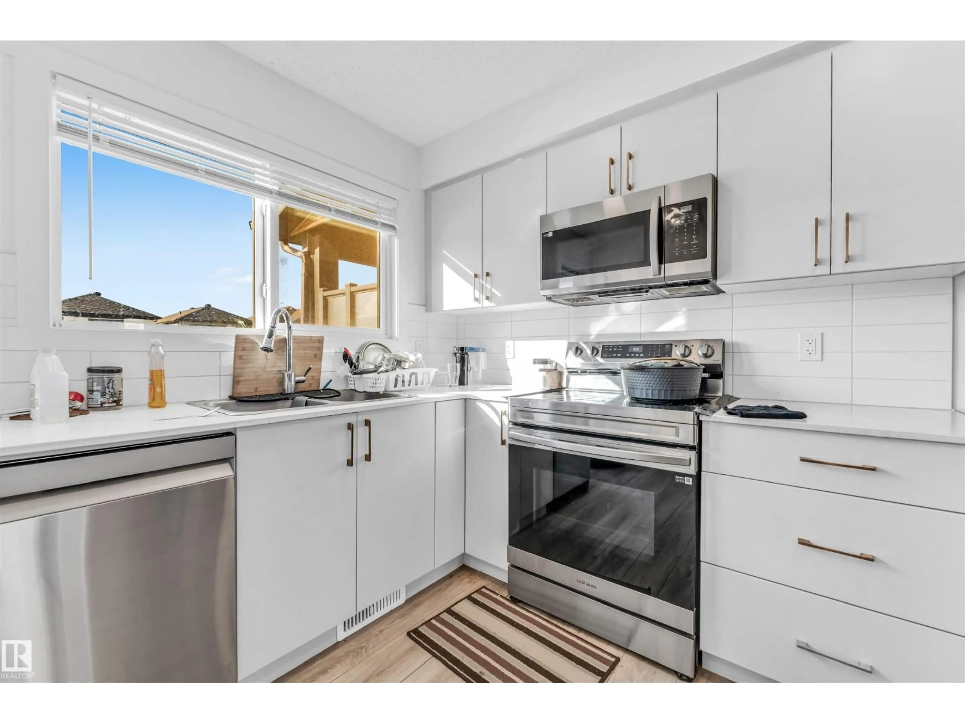 Open concept kitchen, unknown for 1106 ASTER BV, Edmonton Alberta T6T2V2