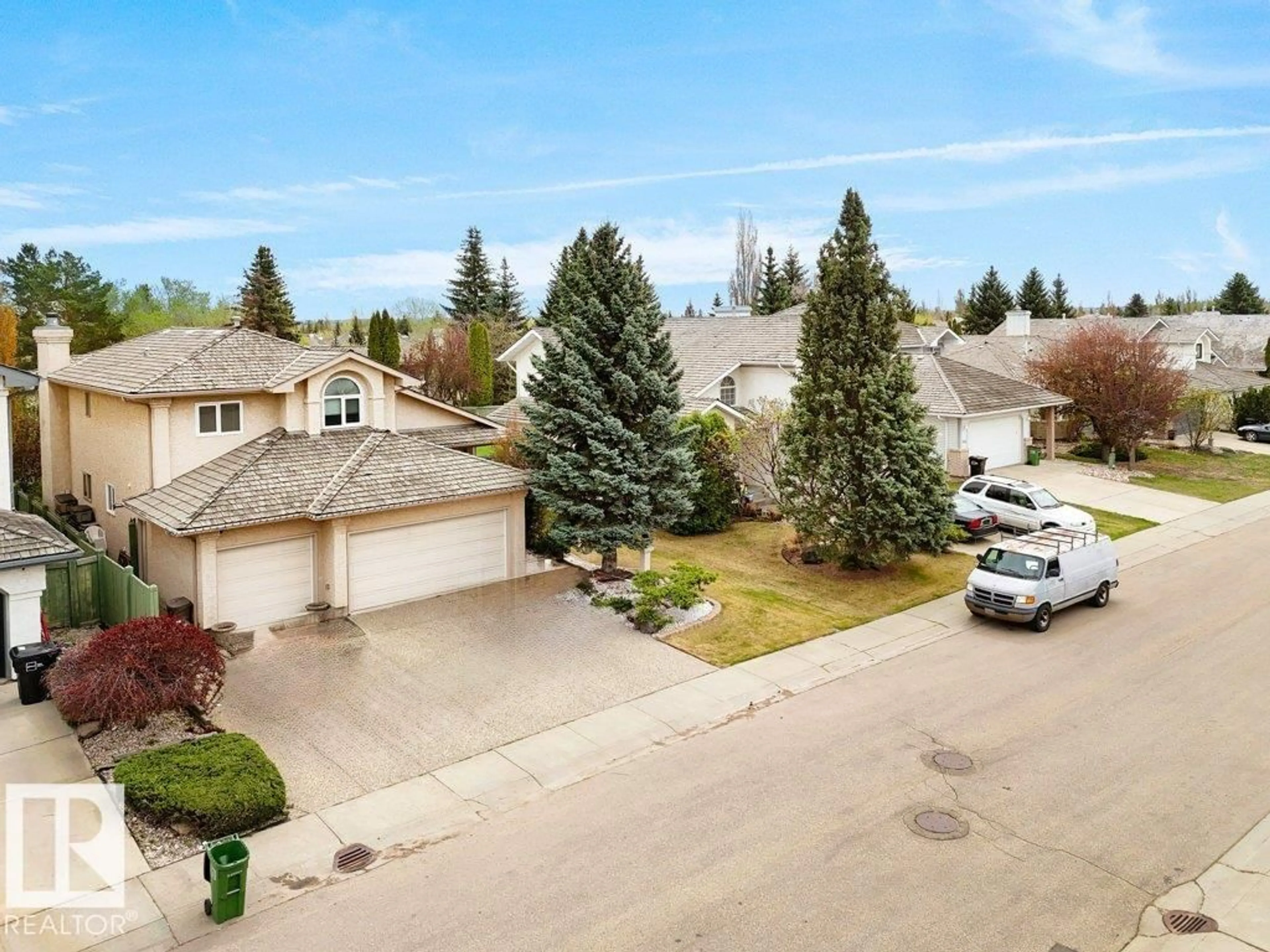 A pic from outside/outdoor area/front of a property/back of a property/a pic from drone, street for 762 WELLS WD, Edmonton Alberta T6M2J9