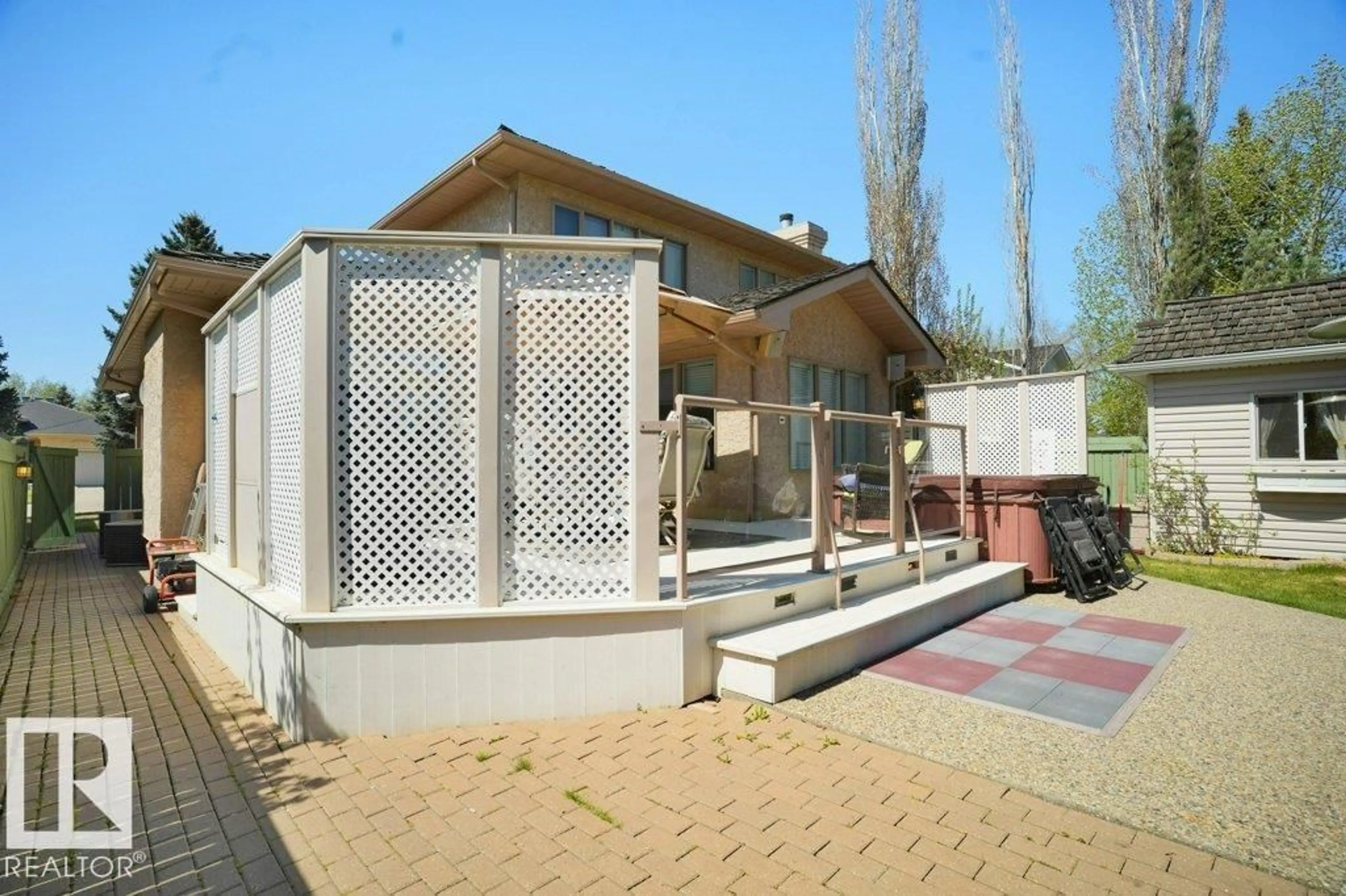 Patio, street for 762 WELLS WD, Edmonton Alberta T6M2J9