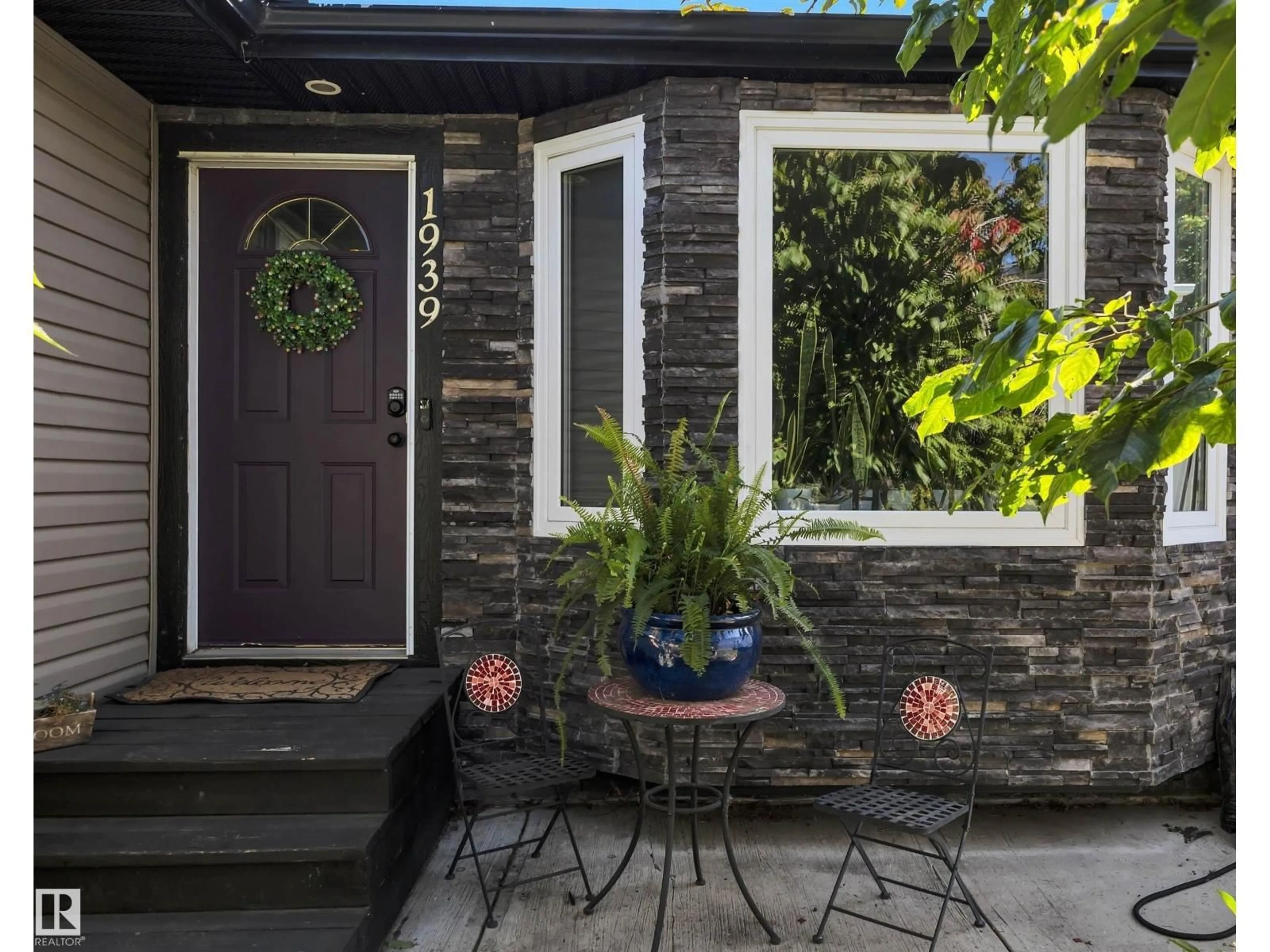 Patio, street for 1939 68 ST, Edmonton Alberta T6K2J1