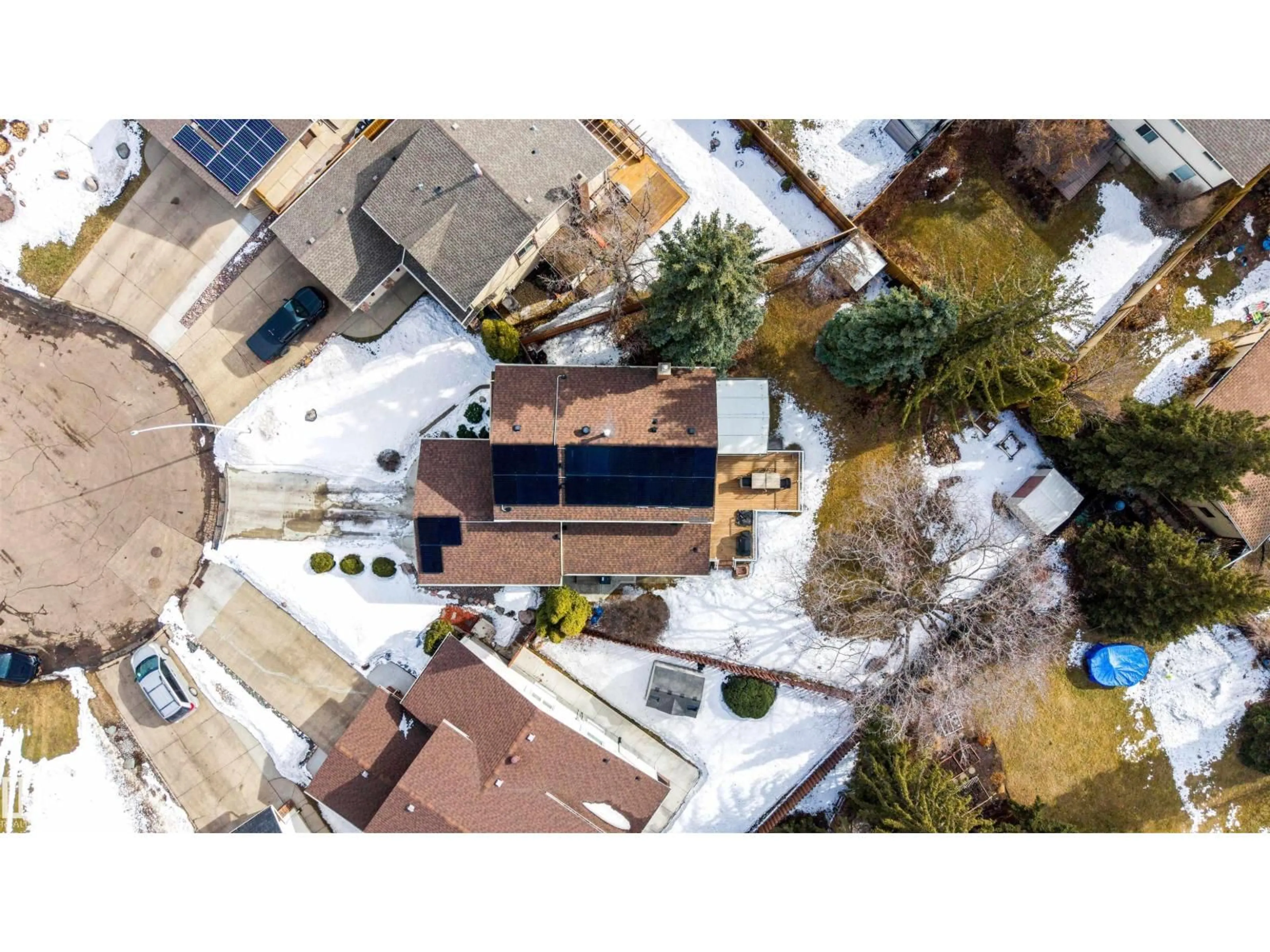 A pic from outside/outdoor area/front of a property/back of a property/a pic from drone, street for 5125 37 AV, Edmonton Alberta T6L1V6