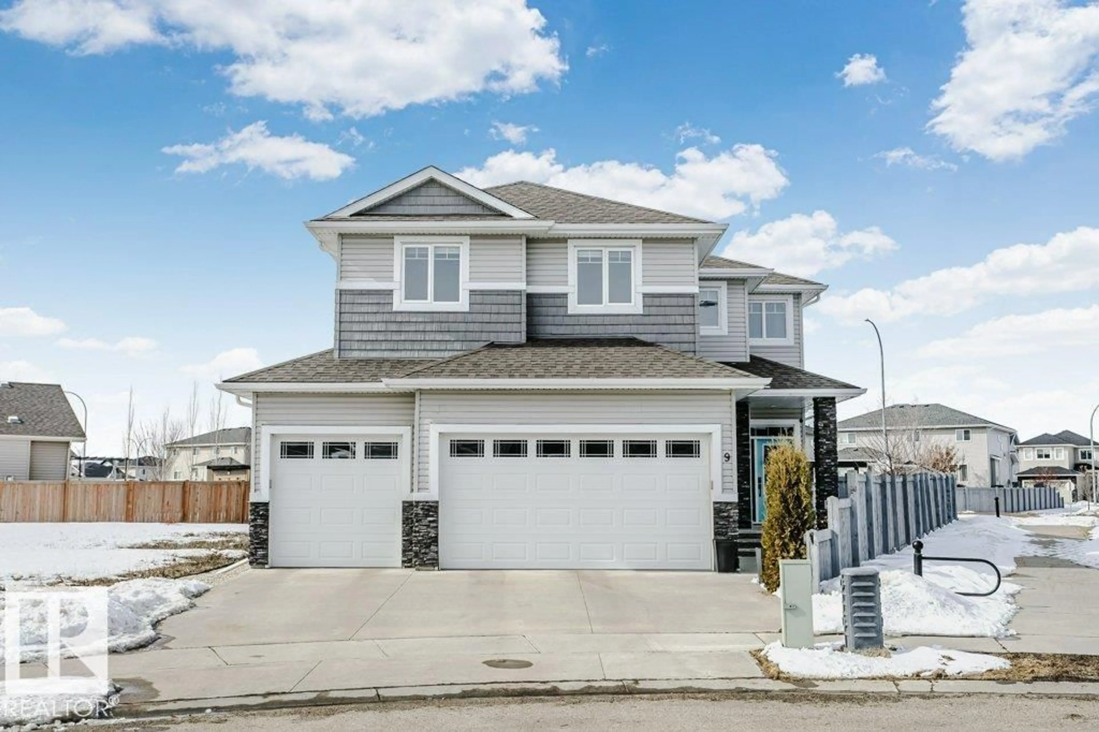 Home with vinyl exterior material, street for 9 MONARCH CL, Fort Saskatchewan Alberta T8L0N9