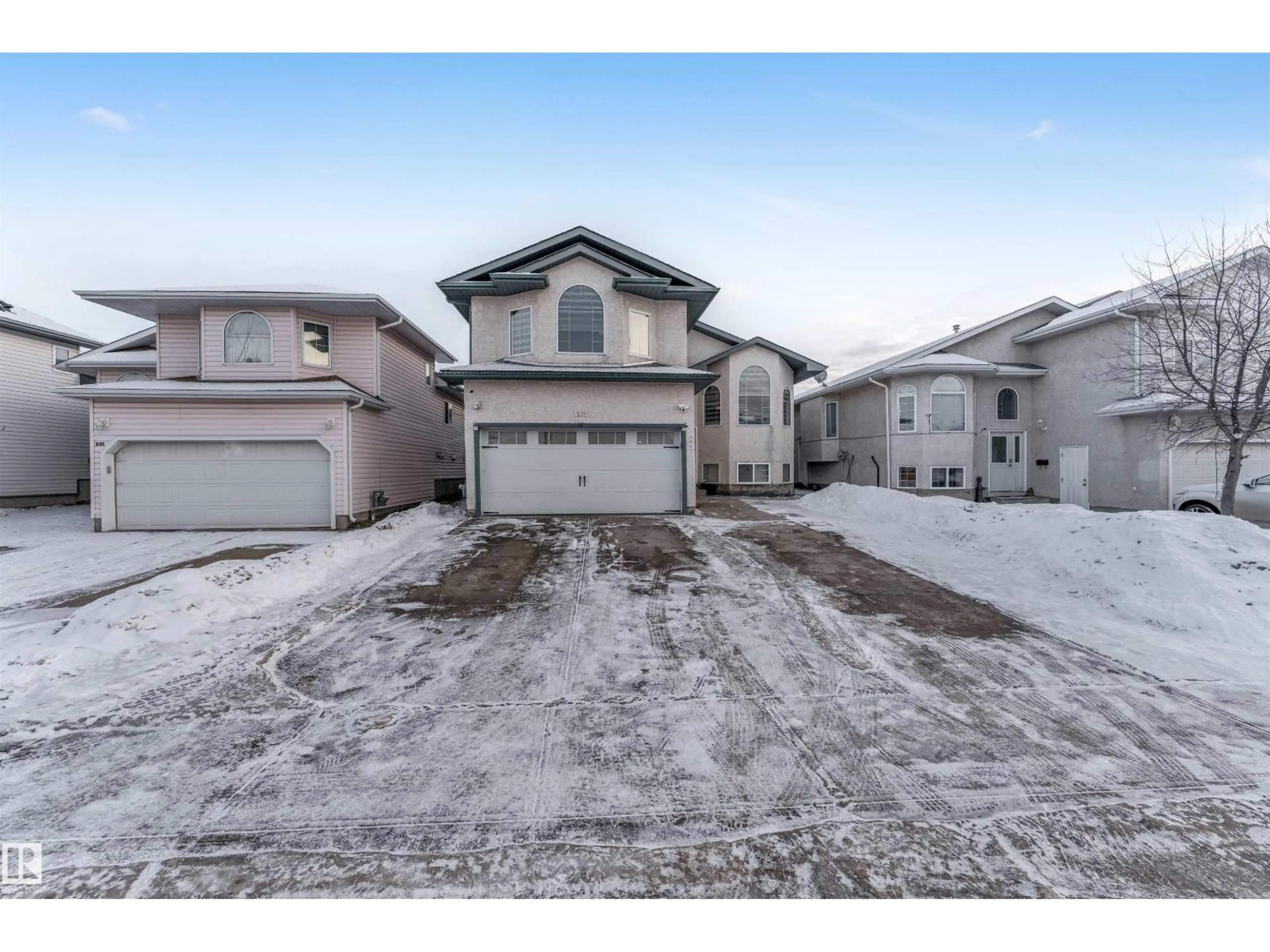 A pic from outside/outdoor area/front of a property/back of a property/a pic from drone, street for 3139 34B AV, Edmonton Alberta T6T1T6