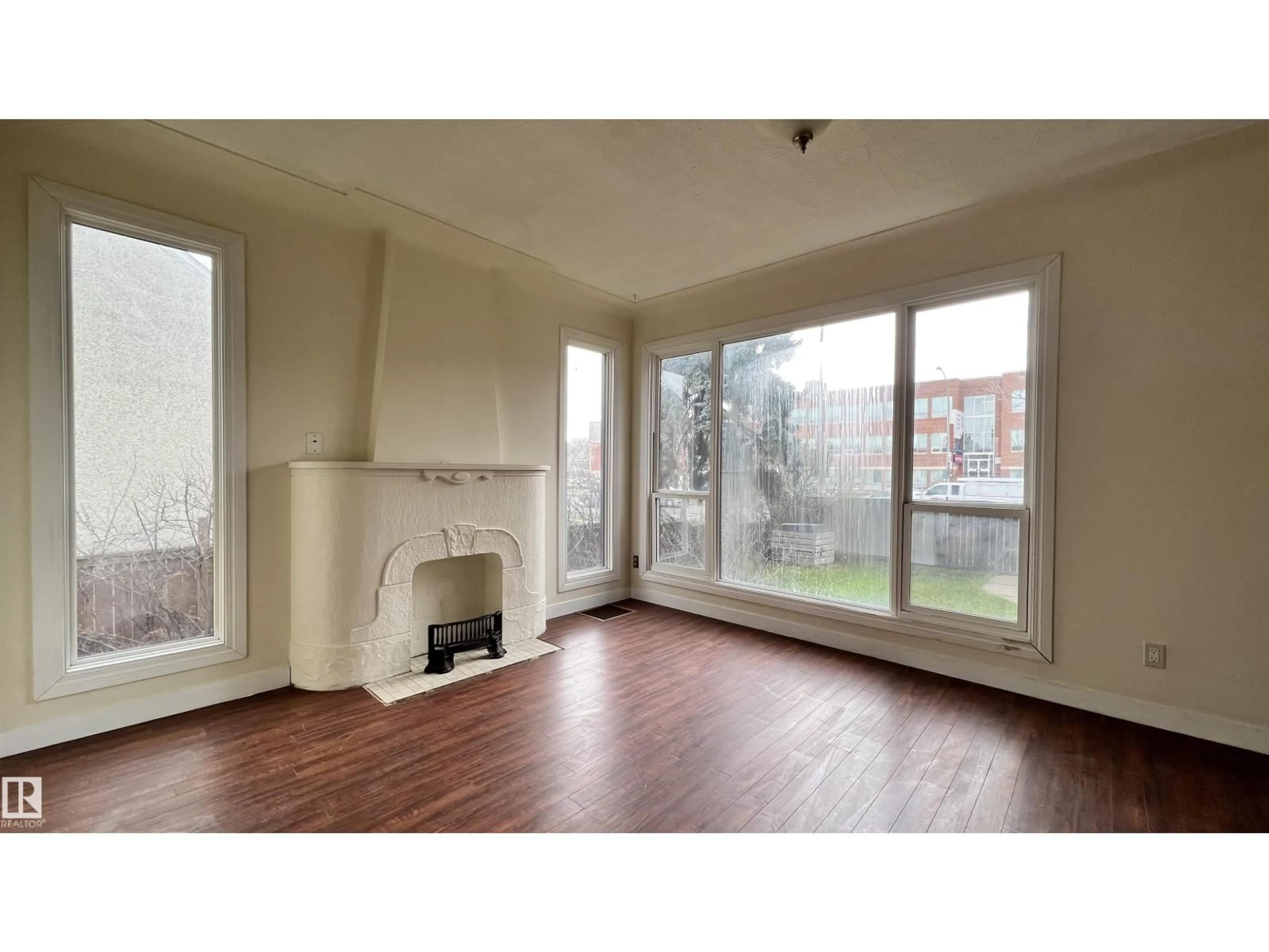 A pic of a room for 10839 109 ST NW, Edmonton Alberta T5H3B9