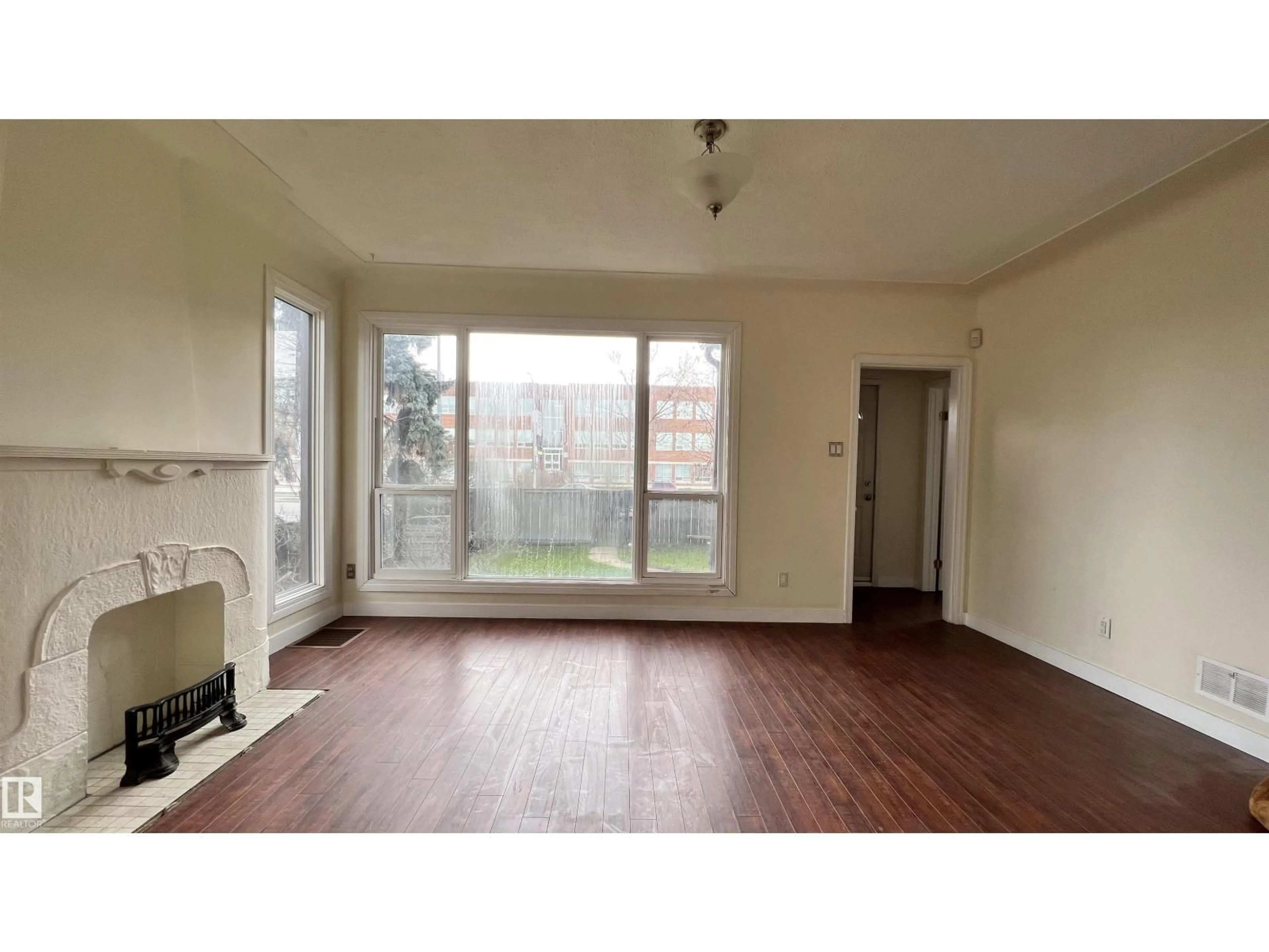 A pic of a room for 10839 109 ST NW, Edmonton Alberta T5H3B9