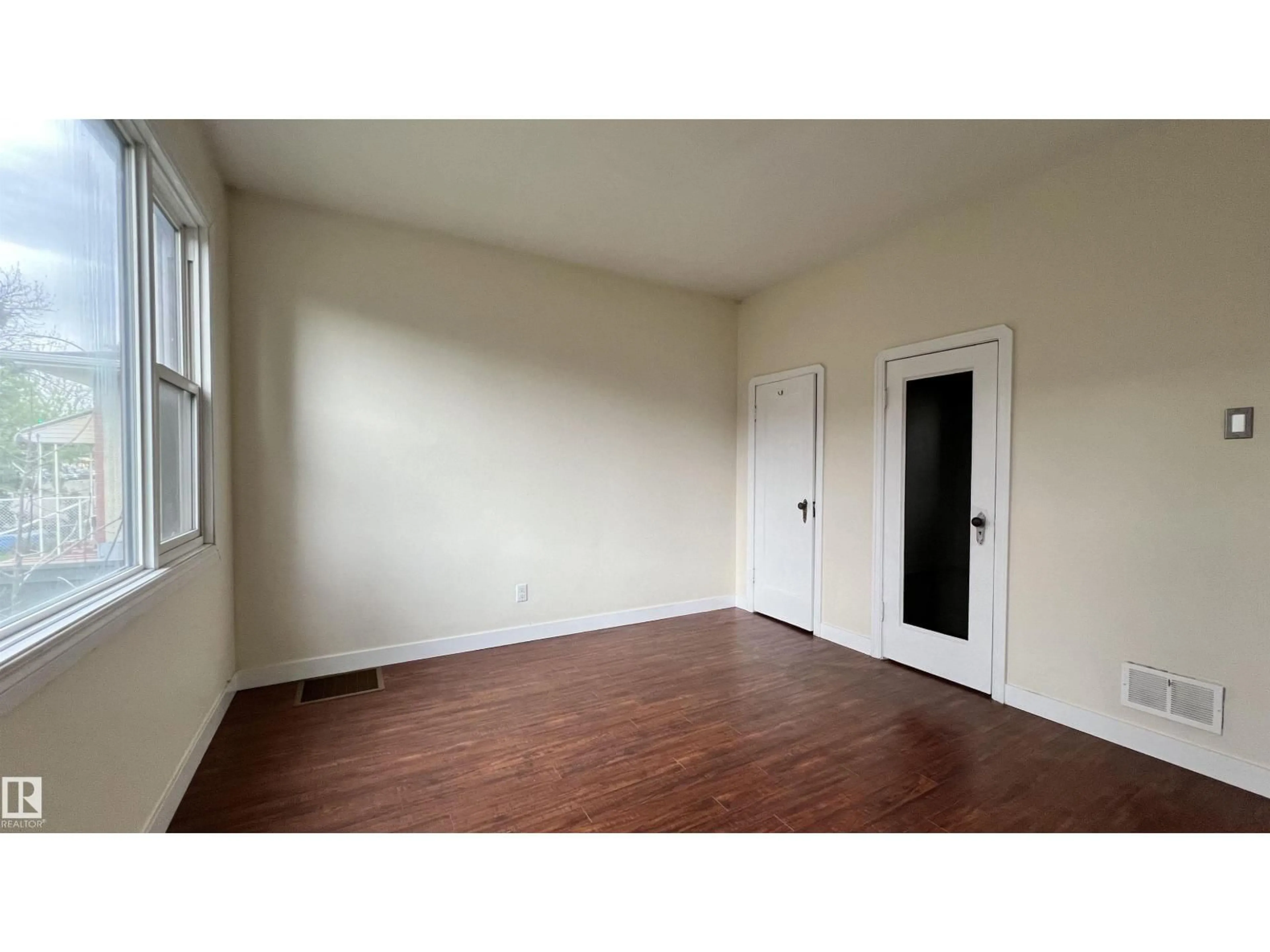 A pic of a room for 10839 109 ST NW, Edmonton Alberta T5H3B9