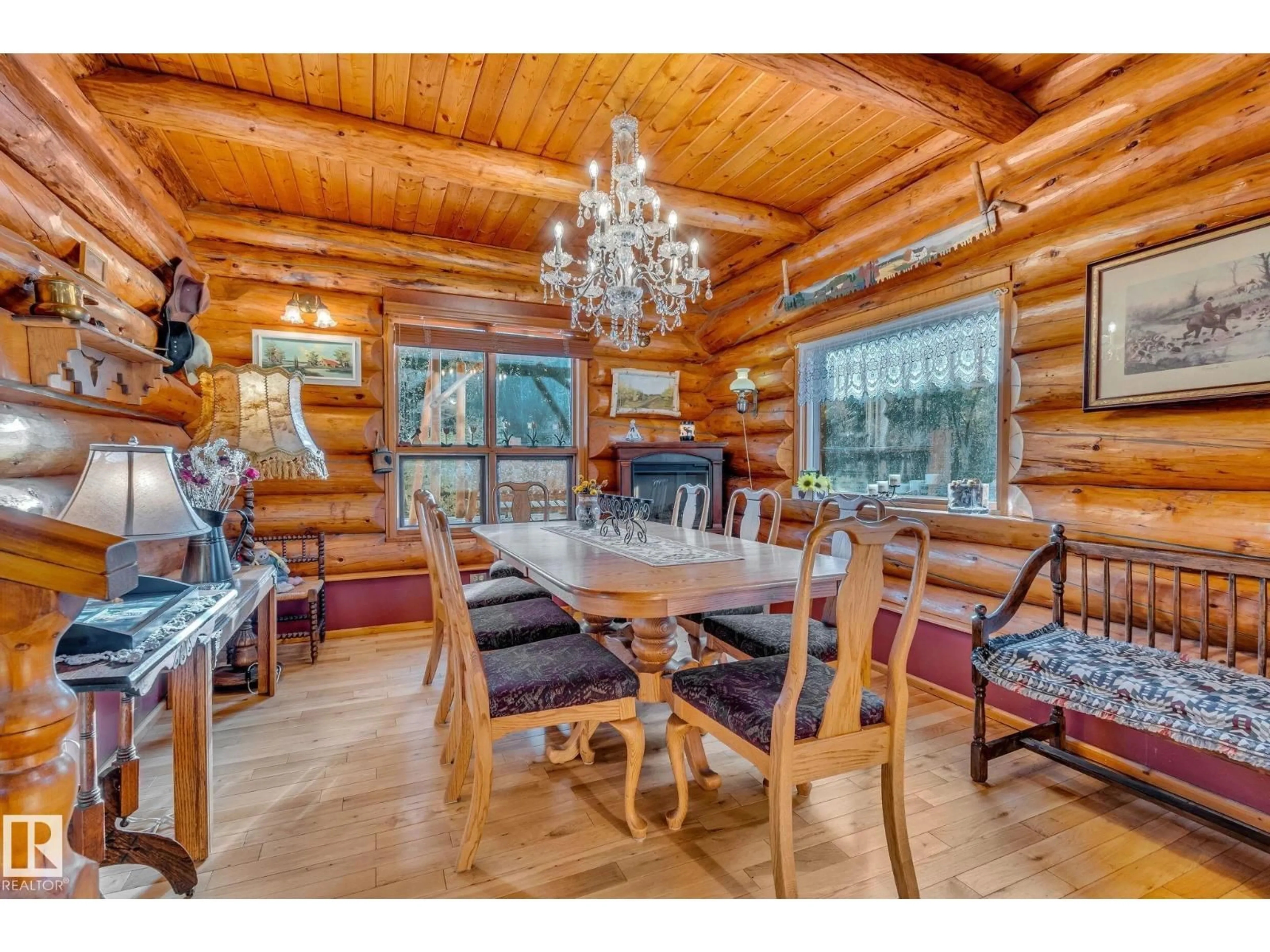 Dining room, wood/laminate floor for 60017 RANGE ROAD 42, Rural Barrhead County Alberta T7N1N3