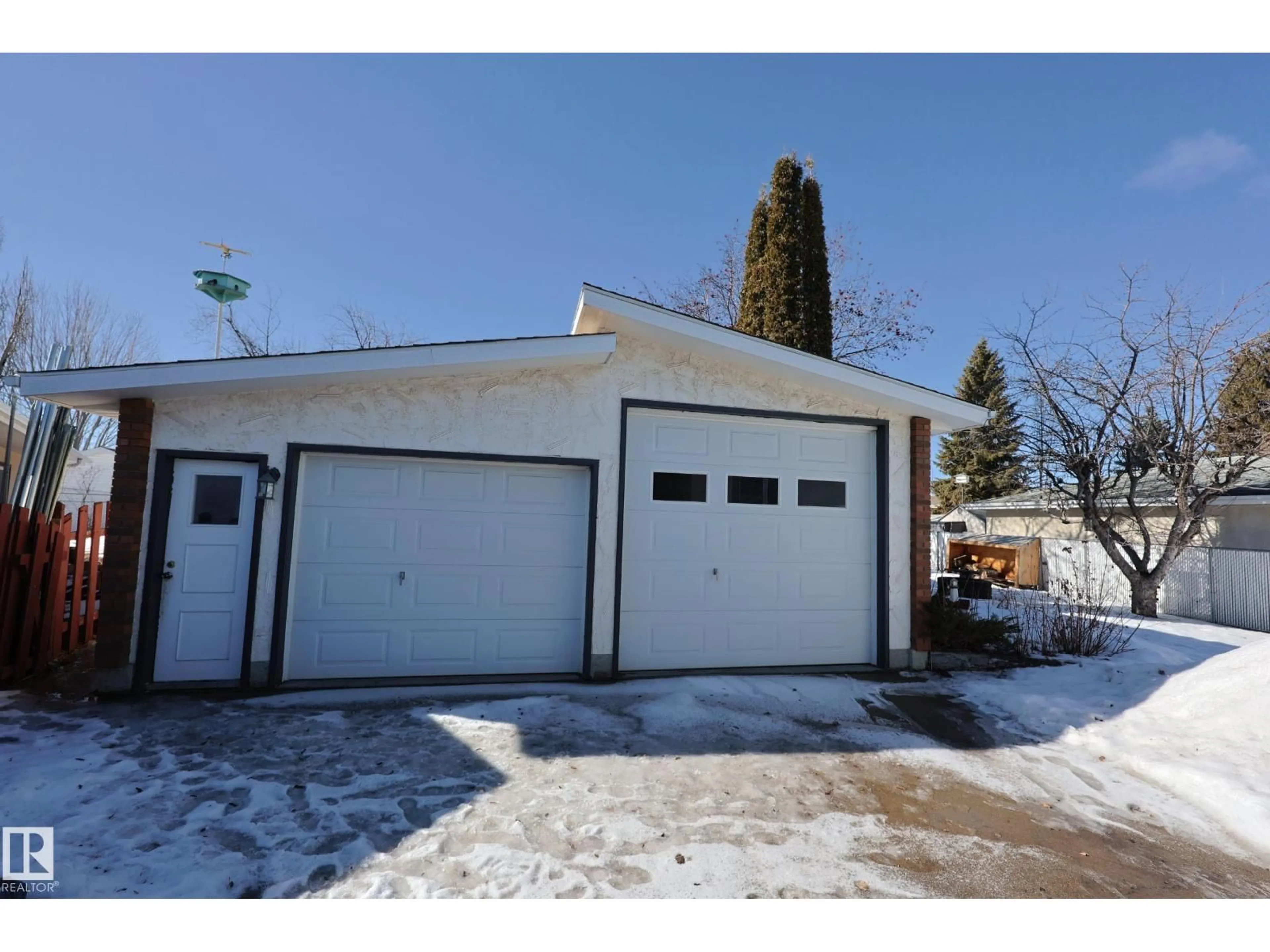 Indoor garage for 37 ARMSTRONG CR, Leduc Alberta T9E5G1
