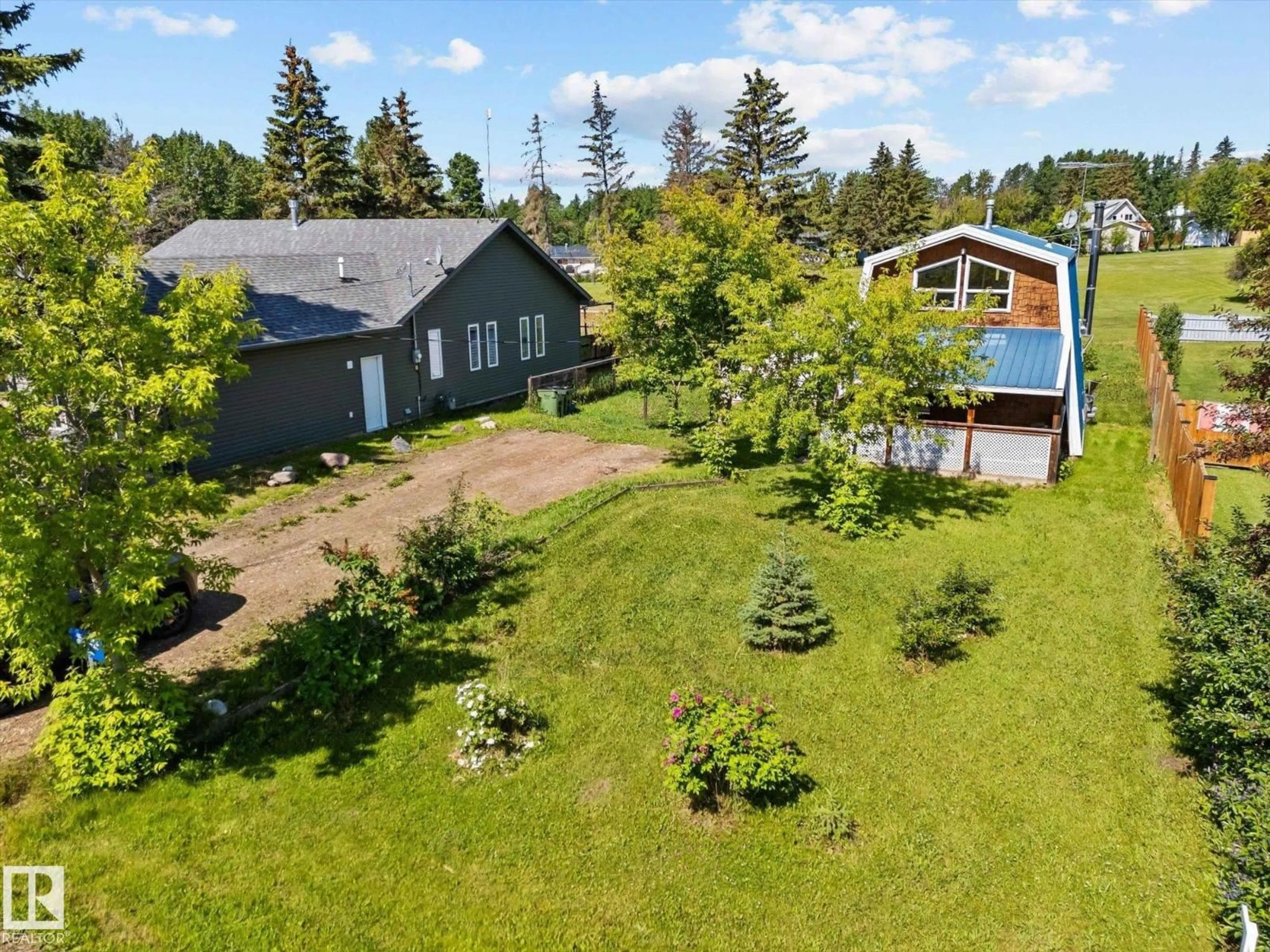 A pic from outside/outdoor area/front of a property/back of a property/a pic from drone, unknown for 425 4 ST, Rural Lac Ste. Anne County Alberta T0E0A0