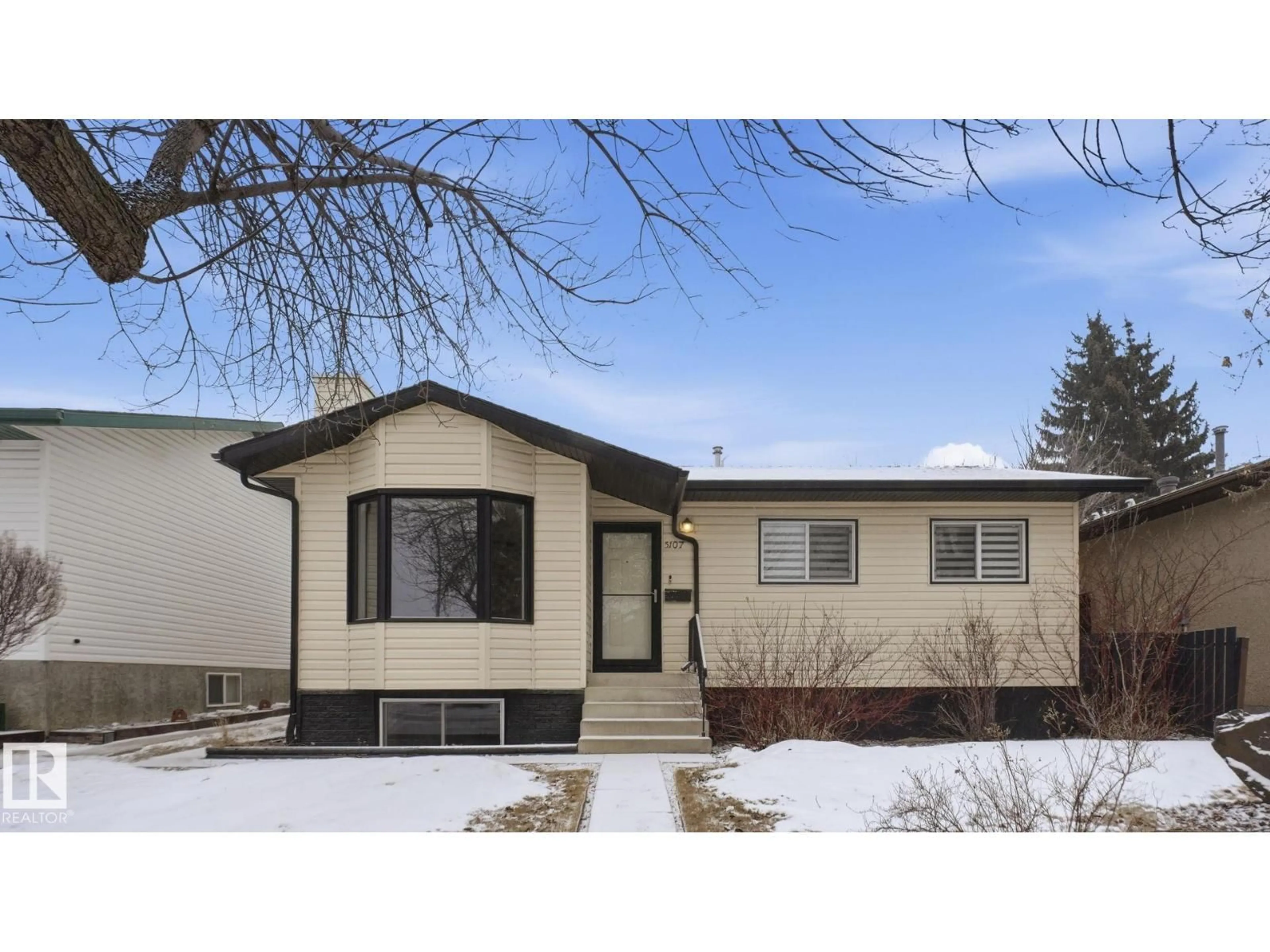 Home with vinyl exterior material, street for 5107 57 AV, Stony Plain Alberta T7Z1A5