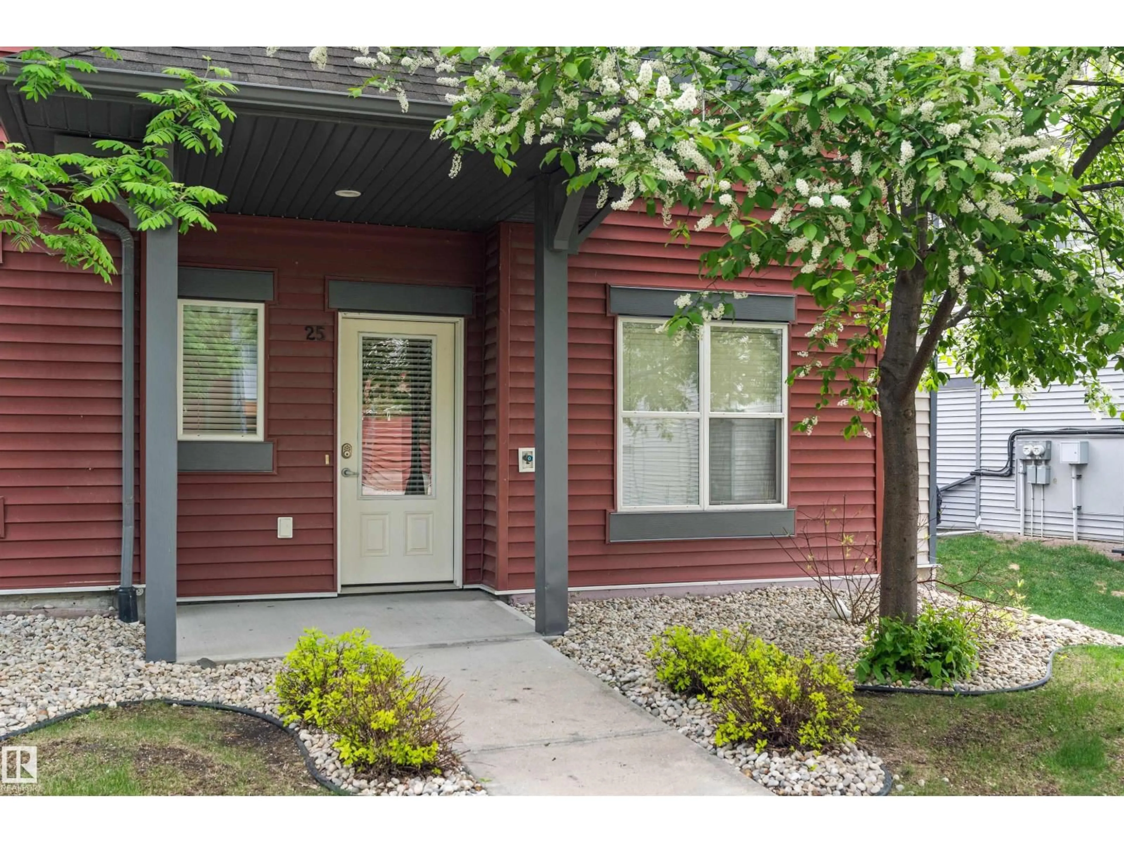 Indoor entryway for #25 - 655 WATT BLVD, Edmonton Alberta T6X0Y2