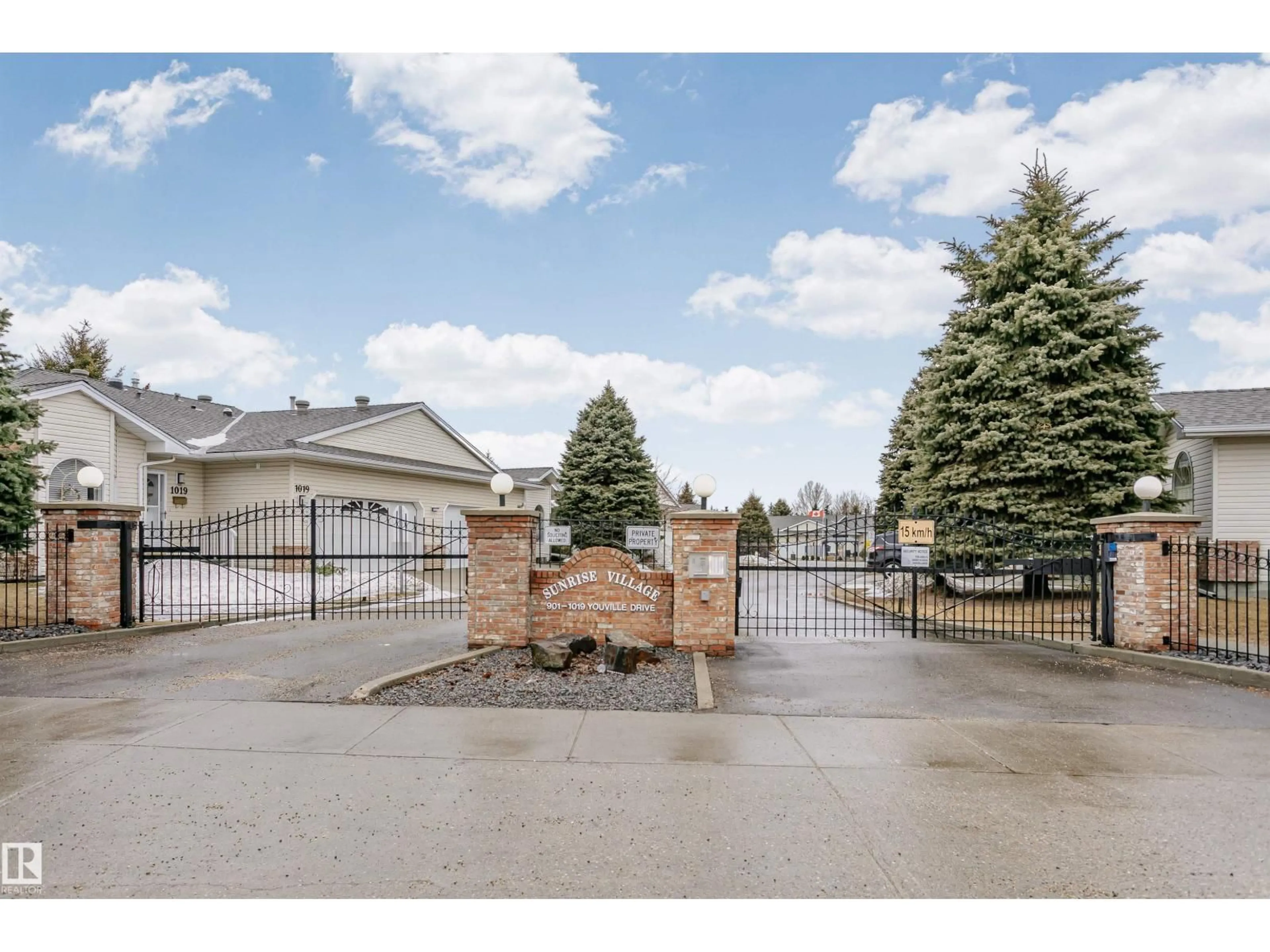 Unknown for 927 YOUVILLE DR, Edmonton Alberta T6L6T2