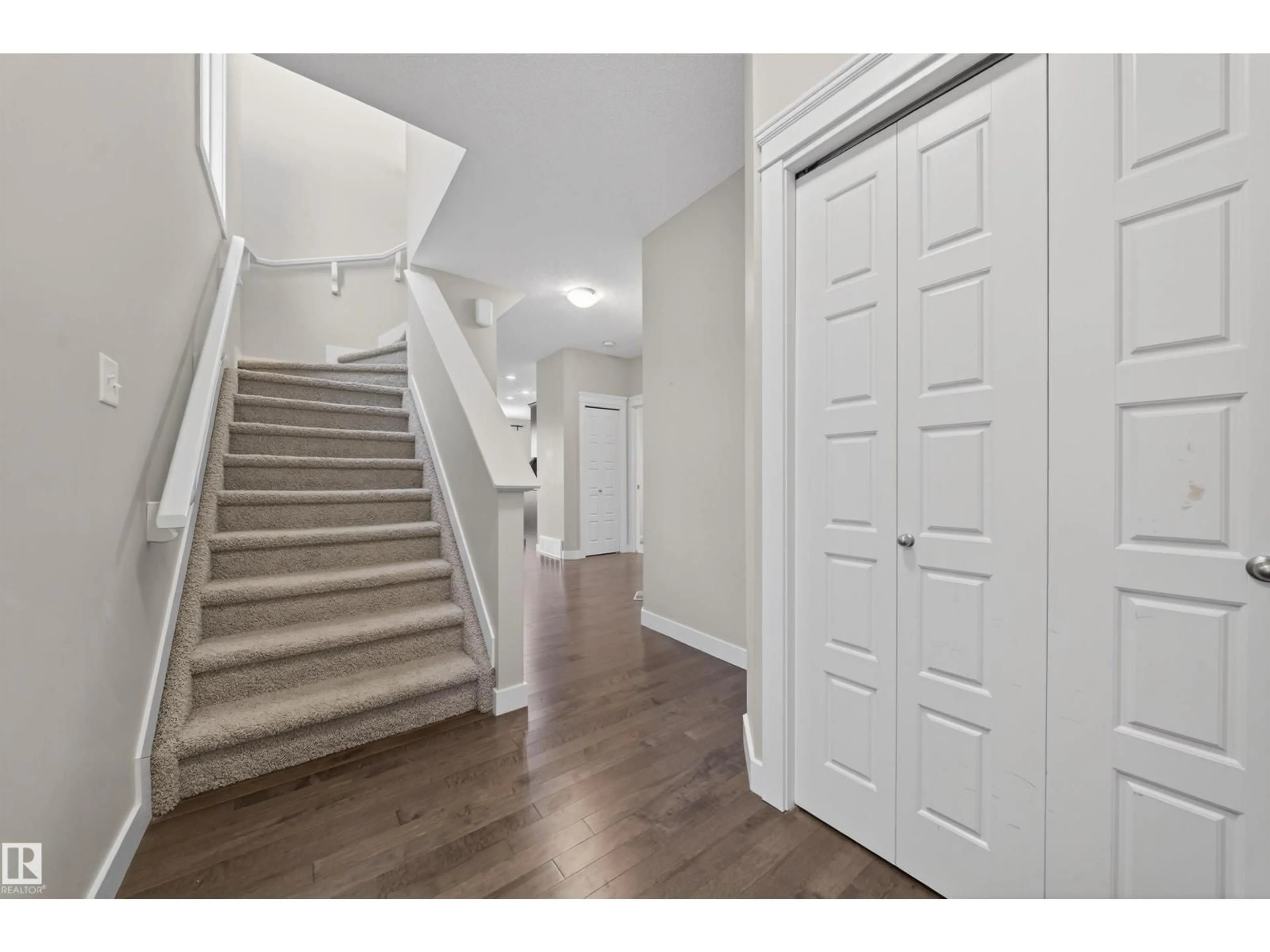 Unknown for 2302 CASEY CR, Edmonton Alberta T6W3M8