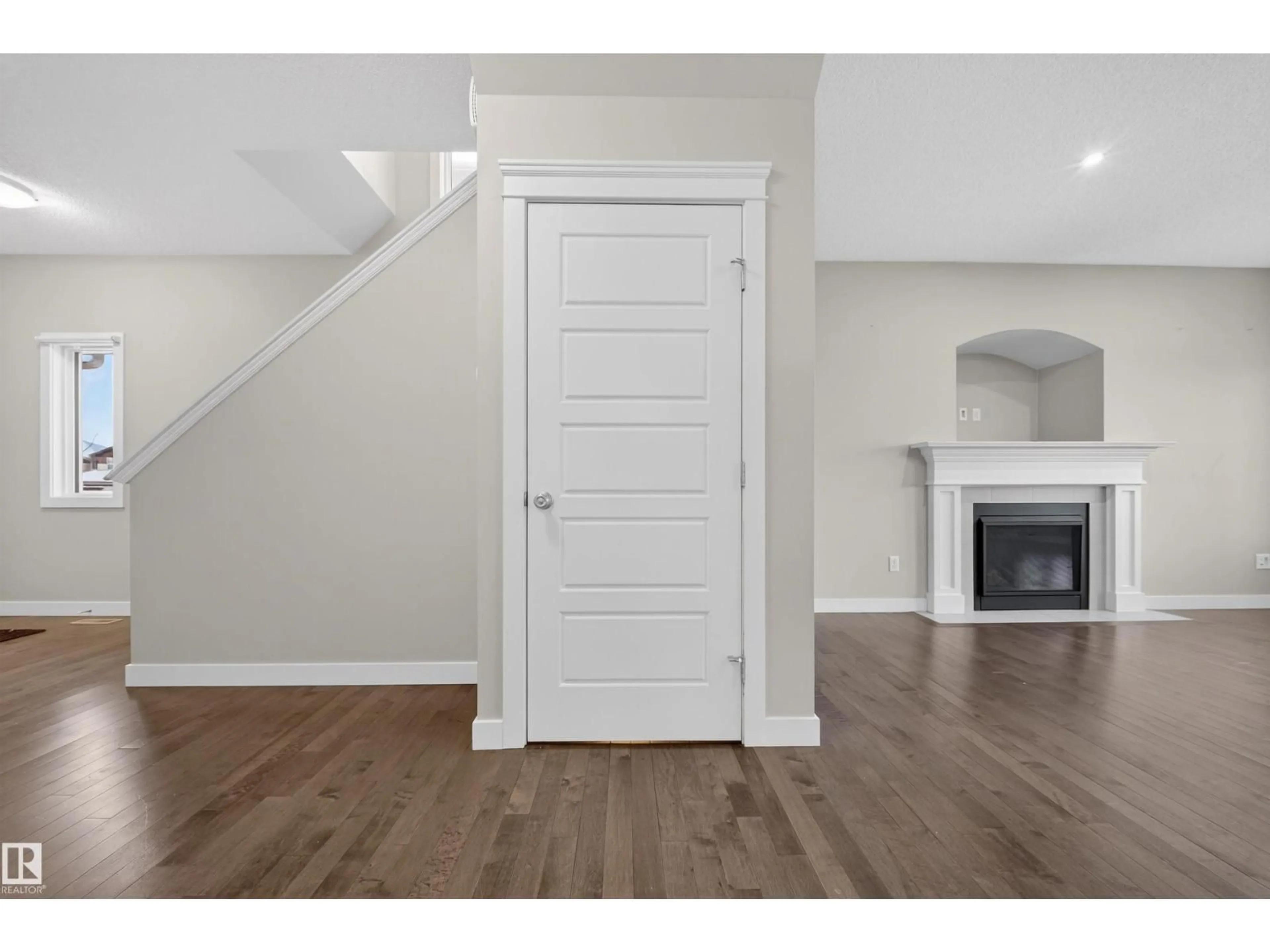 Indoor entryway for 2302 CASEY CR, Edmonton Alberta T6W3M8