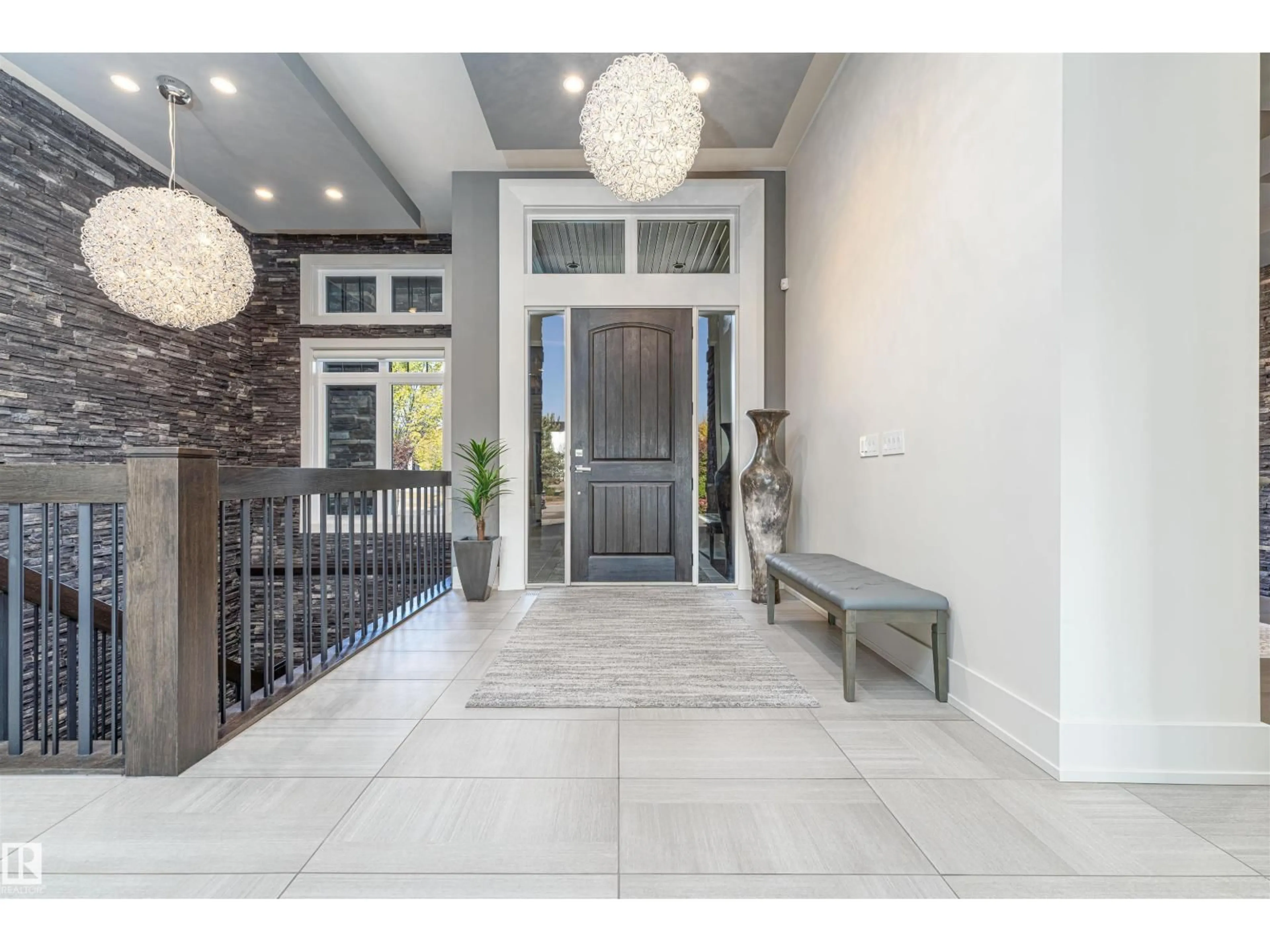 Indoor entryway for 54403 - 43 RGE ROAD 251, Rural Sturgeon County Alberta T8T0B5