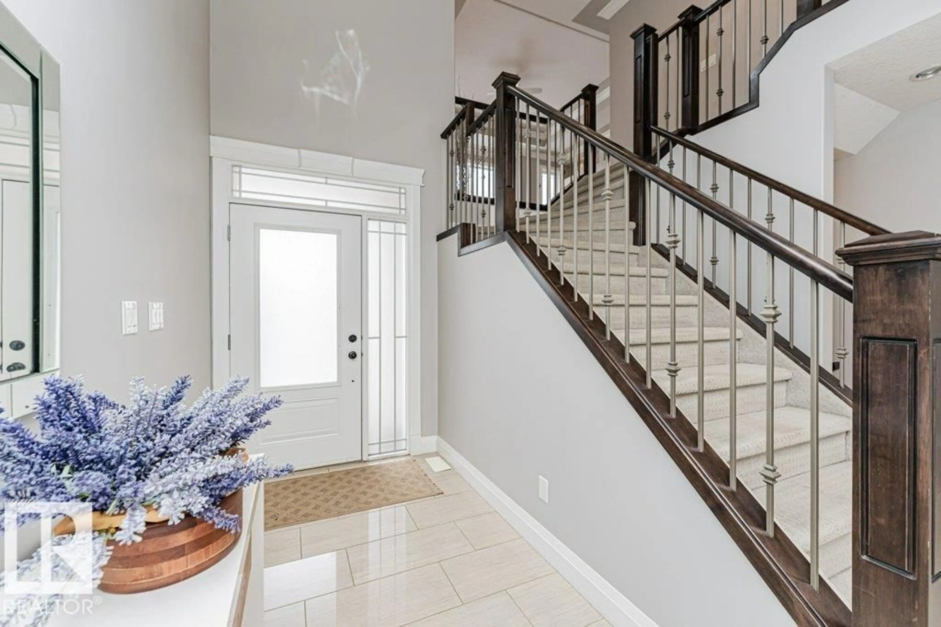 Indoor entryway for 610 ALBANY WY, Edmonton Alberta T6V0H3