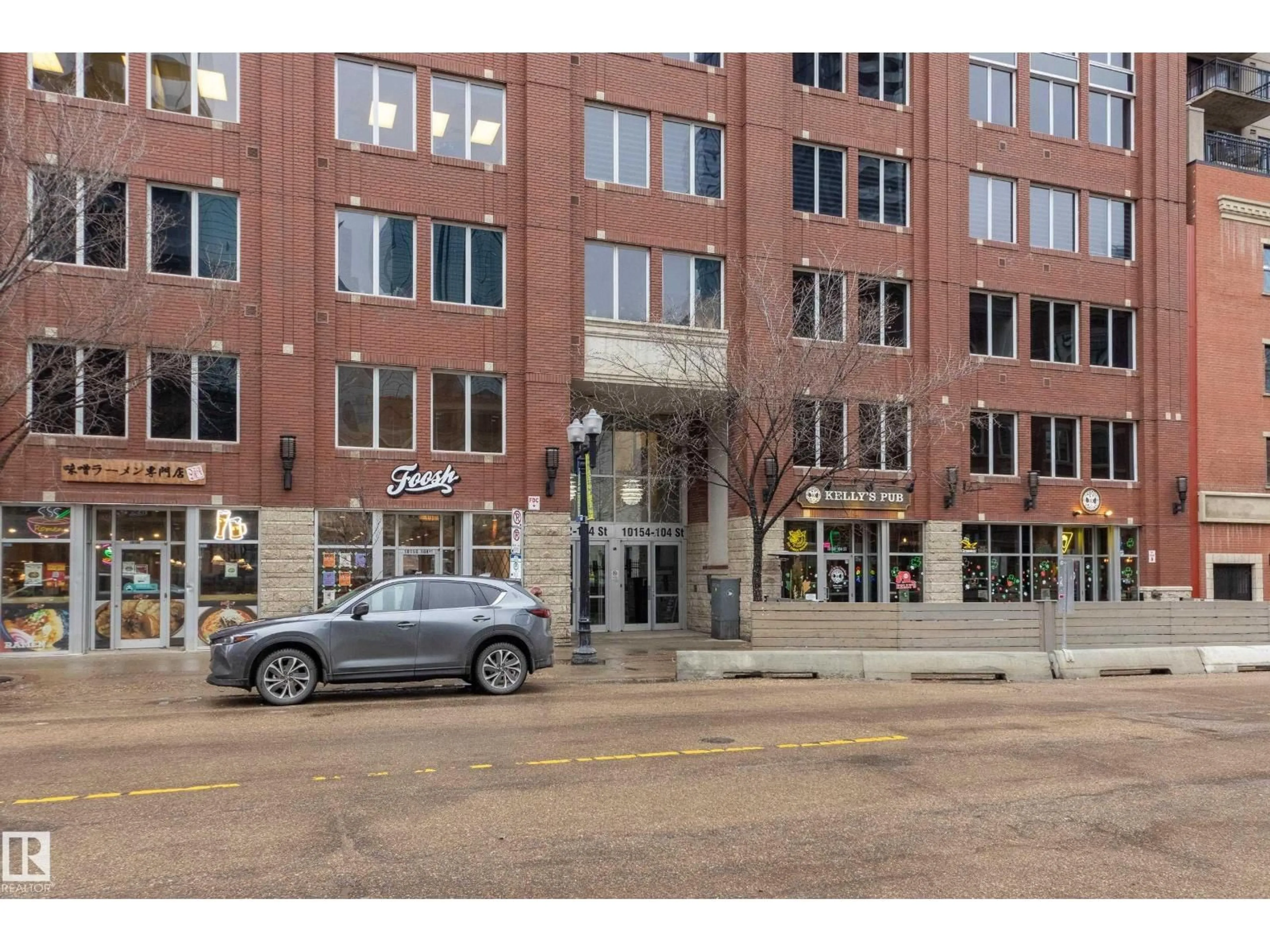 Indoor foyer for 10152 - 2004 104 ST, Edmonton Alberta T5J0B6