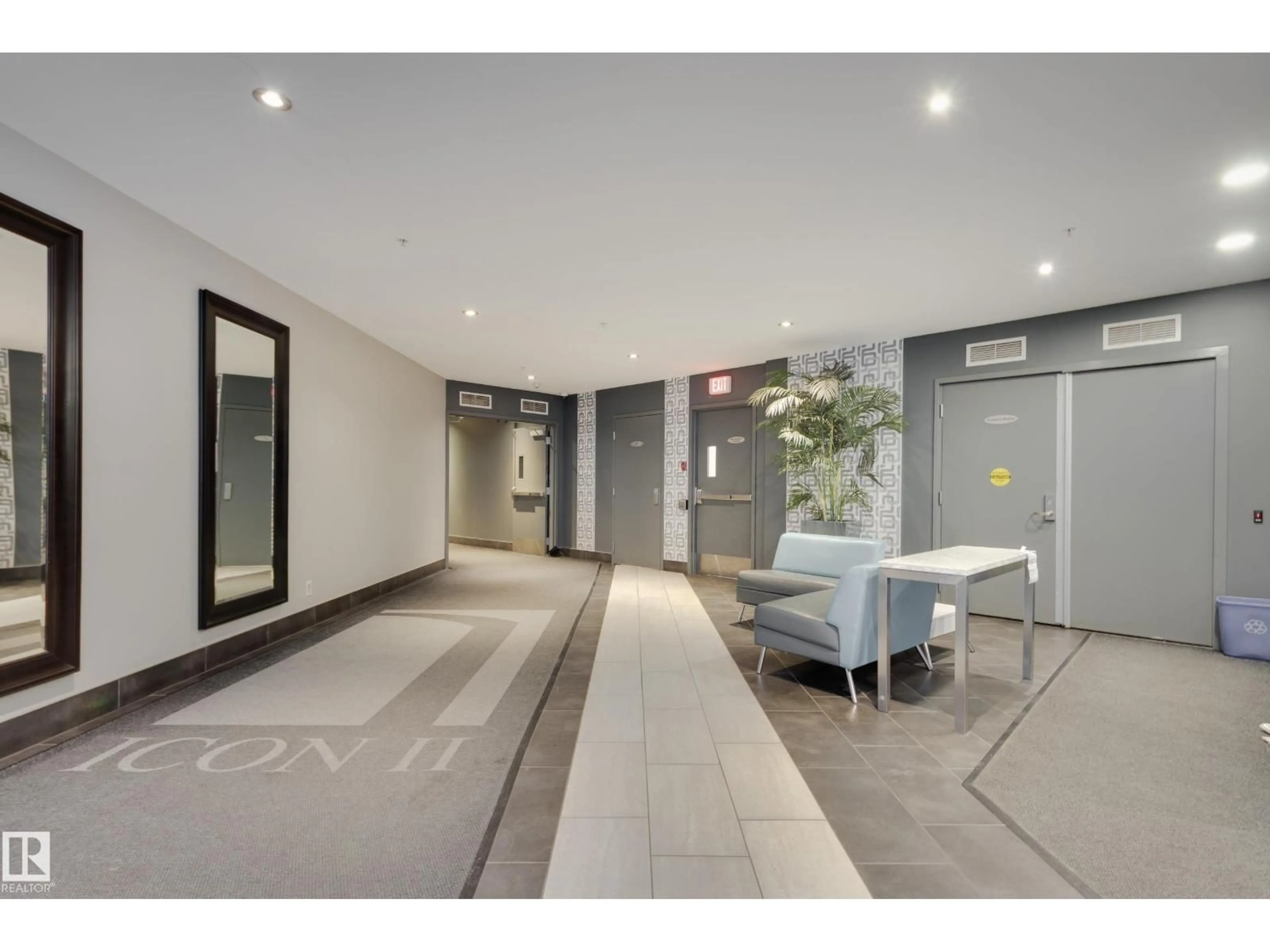 Indoor foyer for 10152 - 2004 104 ST, Edmonton Alberta T5J0B6