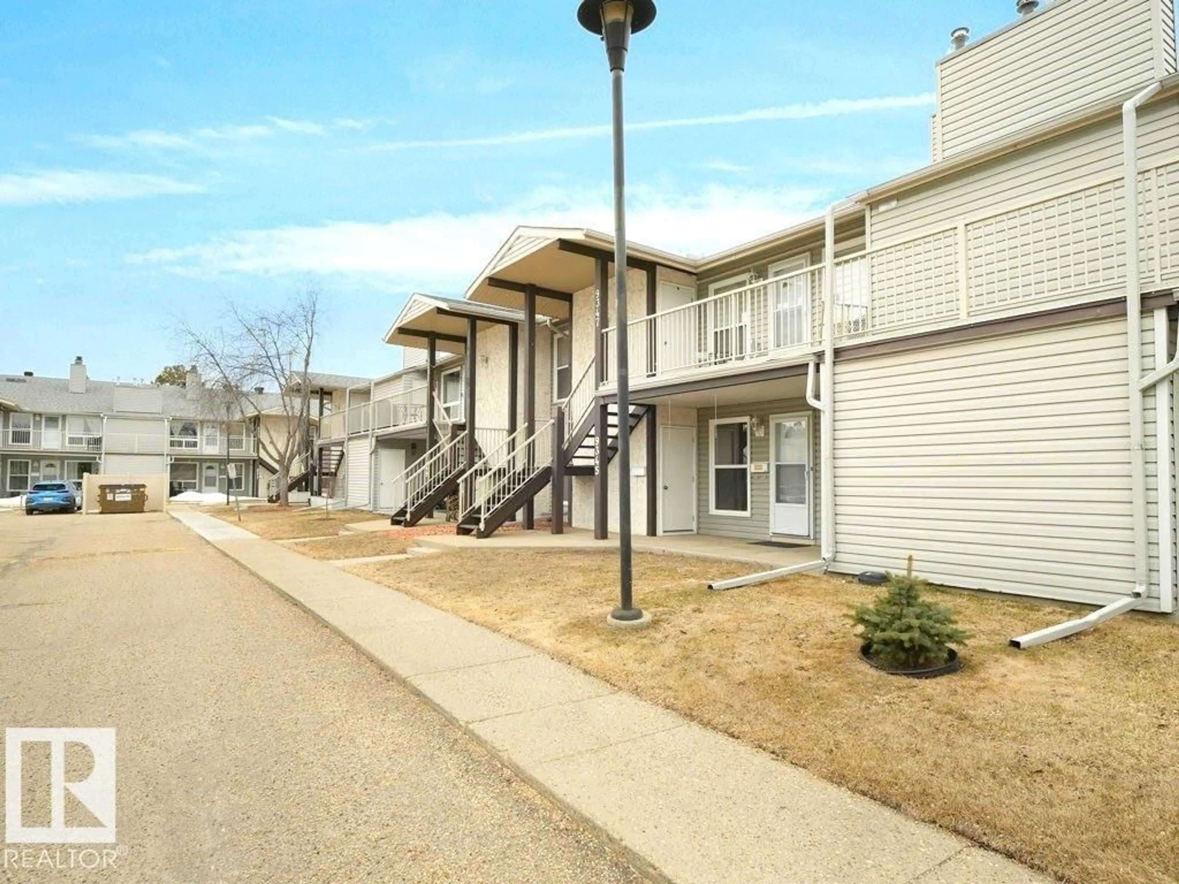 Patio, street for 9345 172 ST, Edmonton Alberta T5T3C3