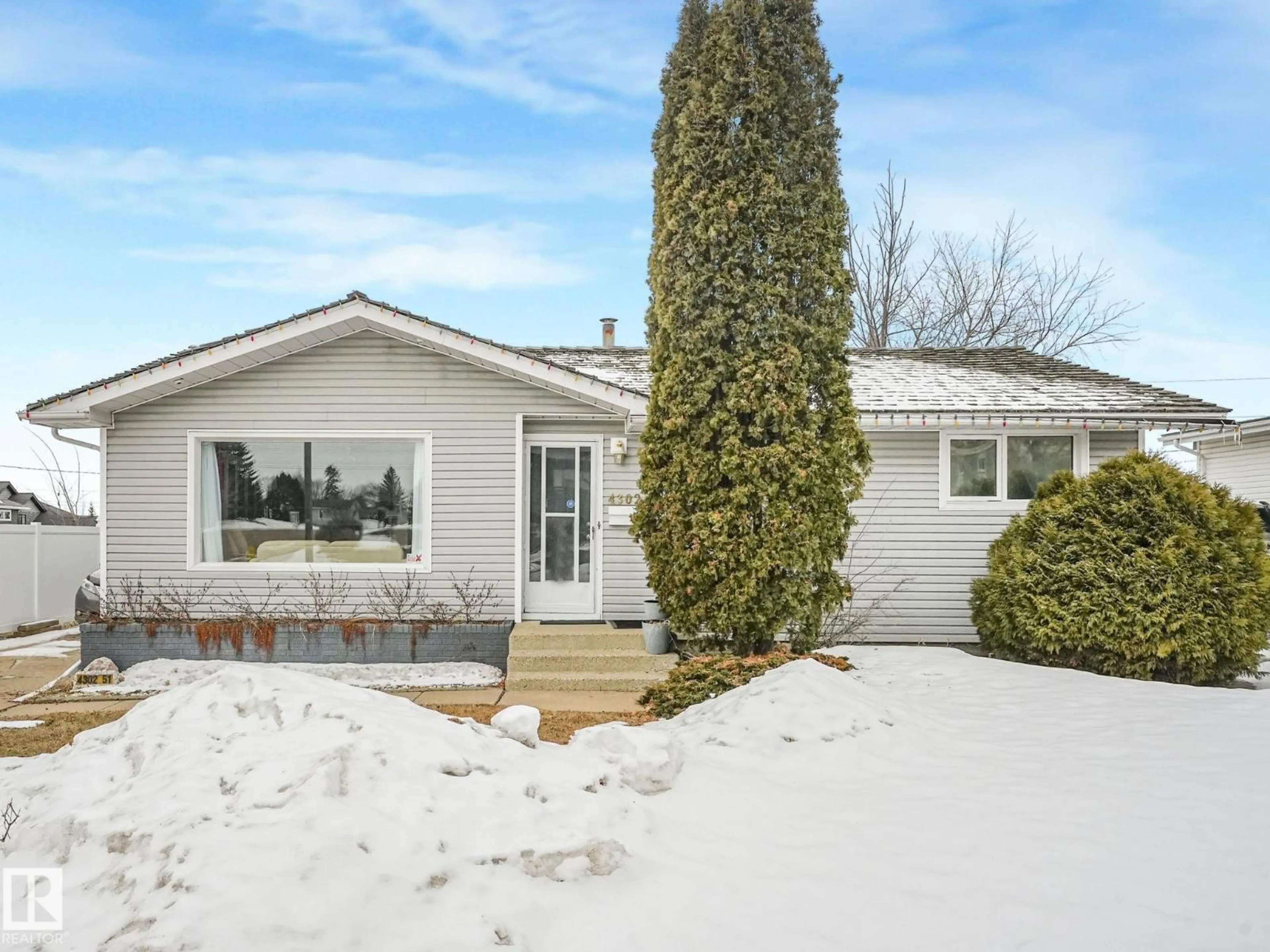 Home with vinyl exterior material, street for 4302 51 ST, Vegreville Alberta T9C1V1